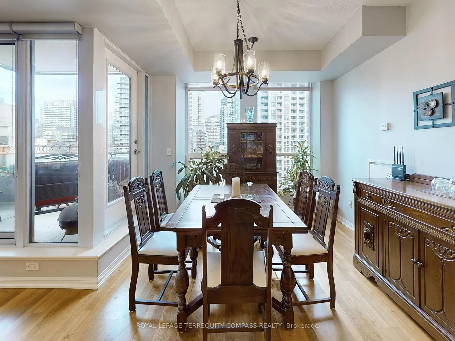 Photo 6 of Unit 1107, 628 Fleet Street, Toronto, Niagara — HOMEH