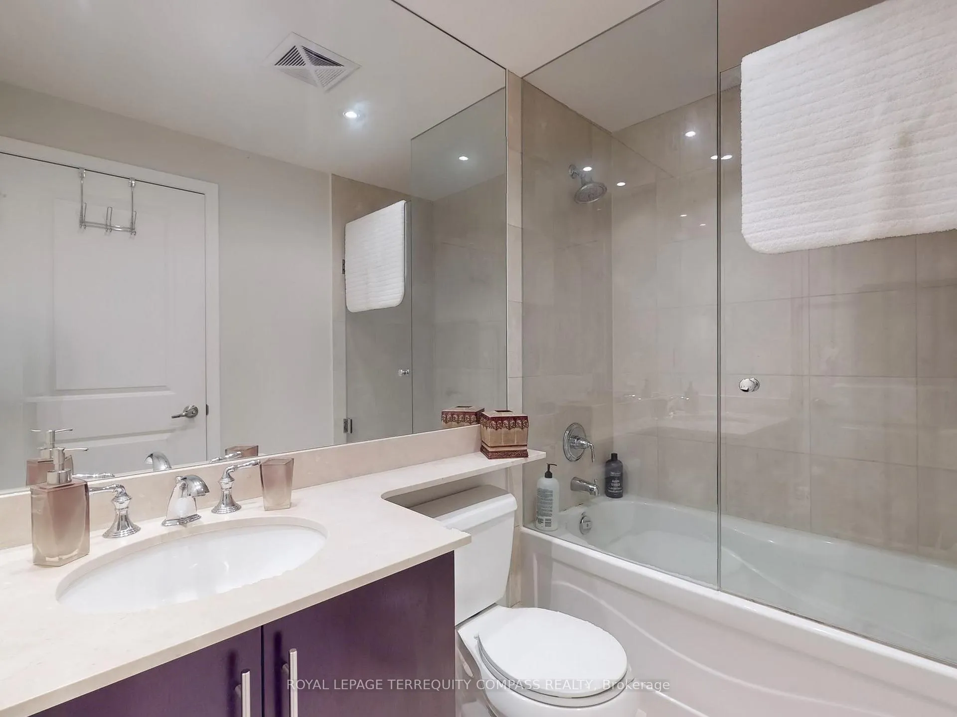 Photo 21 of Unit 1107, 628 Fleet Street, Toronto, Niagara — HOMEH