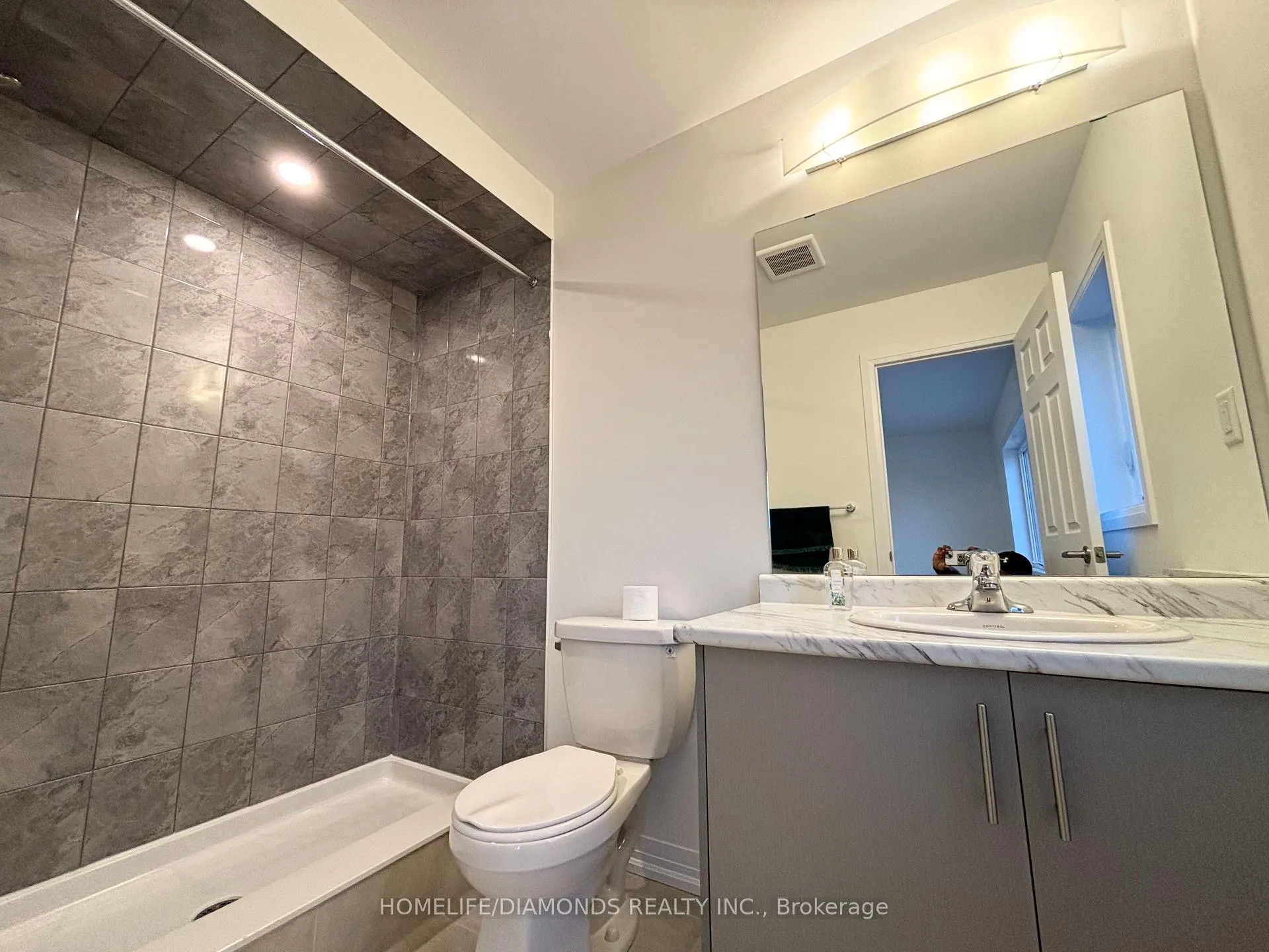 Photo 5 of 10 Higgins Avenue, Thorold, Hurricane/Merrittville — HOMEH