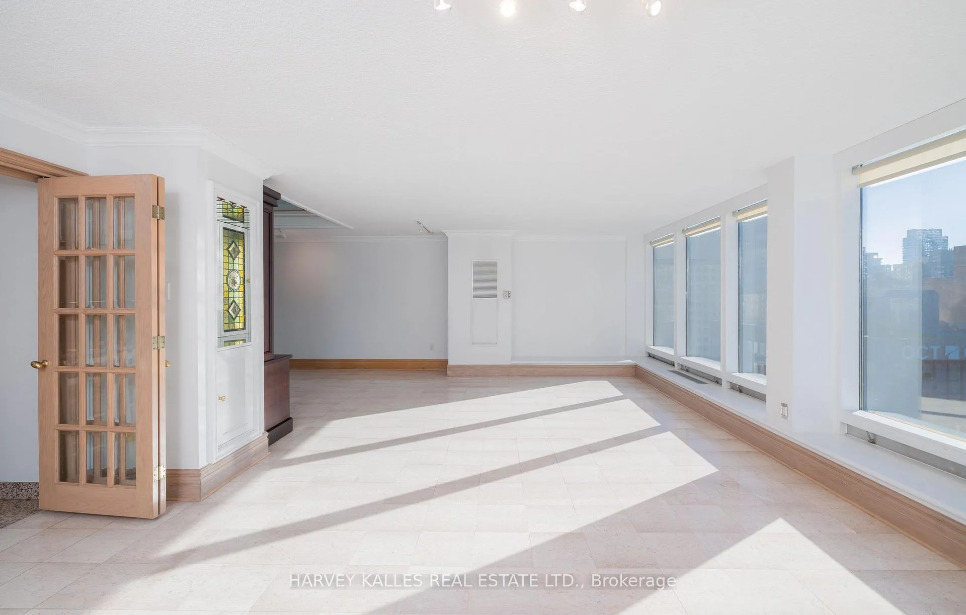 Photo 6 of Unit 2006, 110 Bloor Street W, Toronto, The Annex — HOMEH