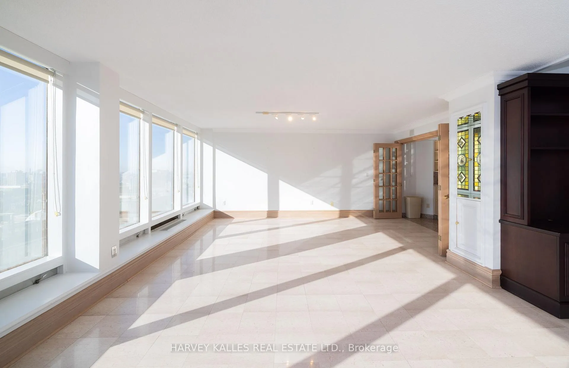 Photo 7 of Unit 2006, 110 Bloor Street W, Toronto, The Annex — HOMEH