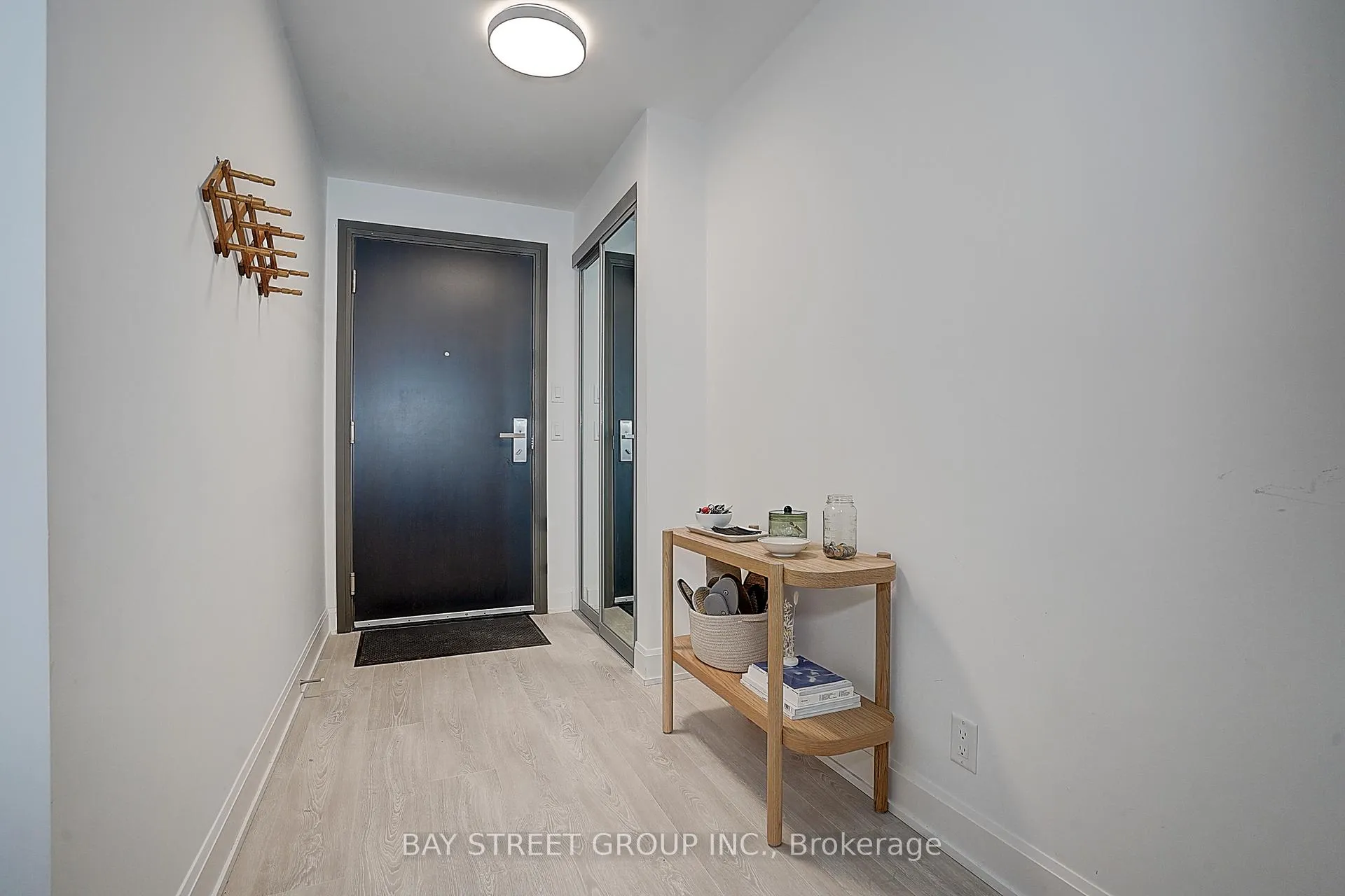 Photo 7 of Unit 502, 18 Water Walk Drive, Markham, Unionville — HOMEH
