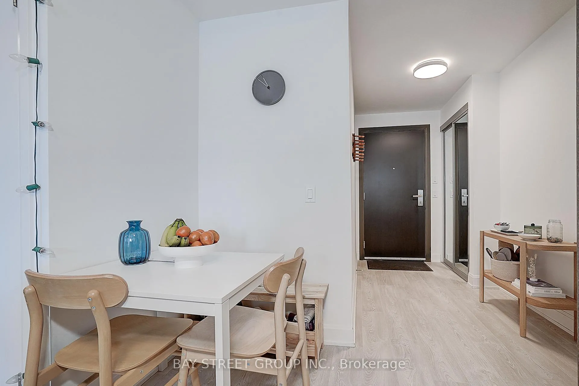 Photo 8 of Unit 502, 18 Water Walk Drive, Markham, Unionville — HOMEH