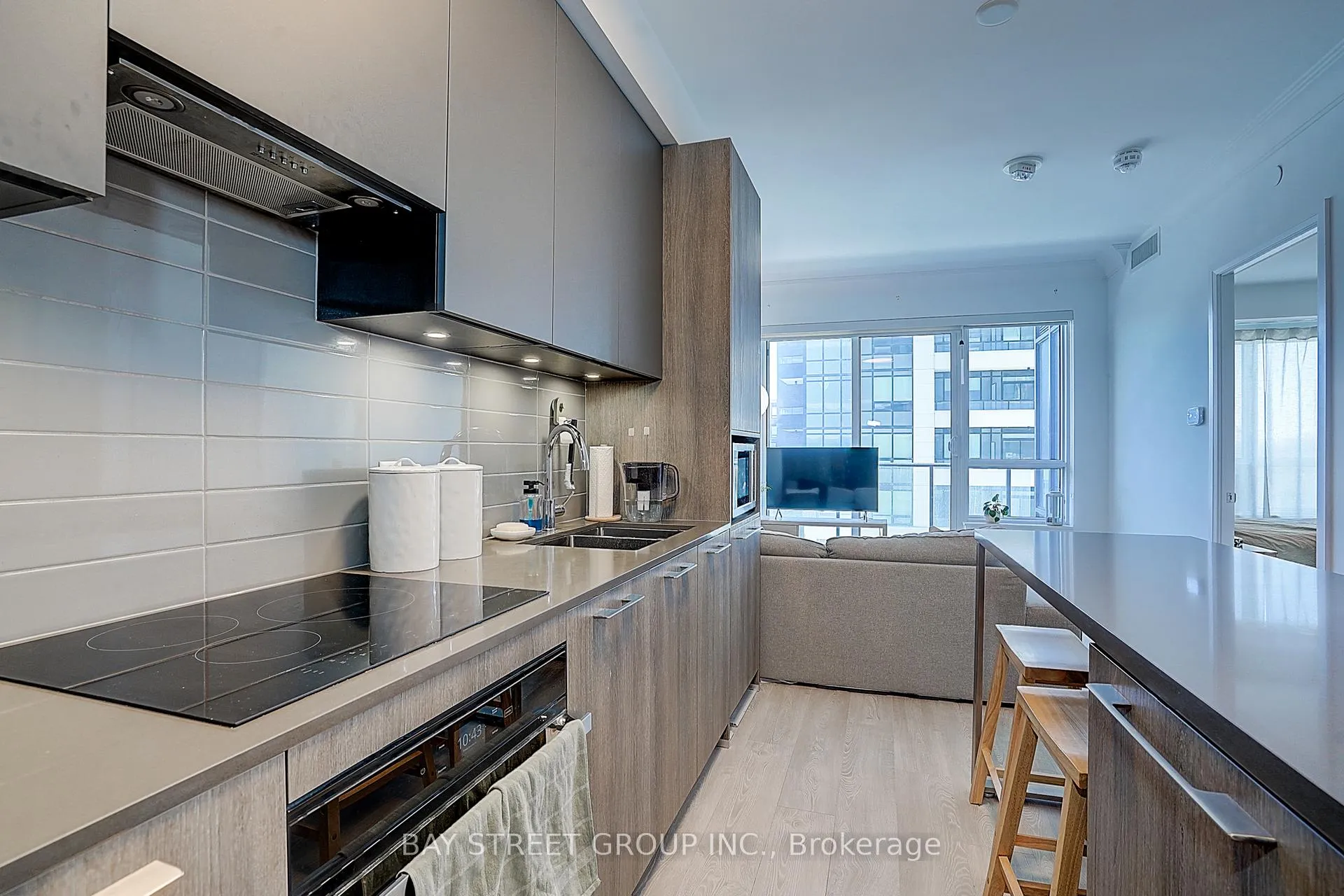 Photo 14 of Unit 502, 18 Water Walk Drive, Markham, Unionville — HOMEH