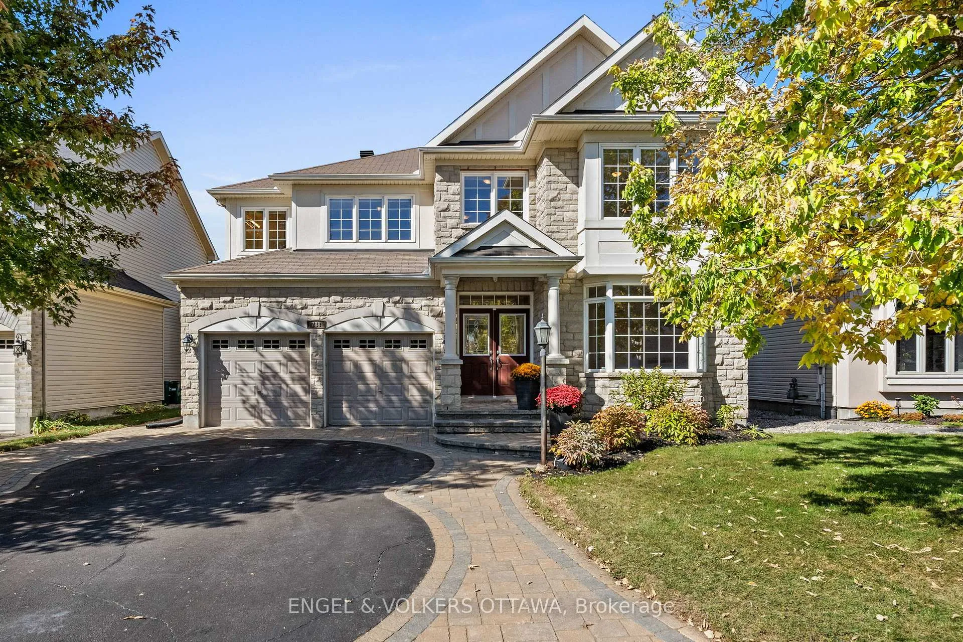 Front of 788 Kilbirnie Drive