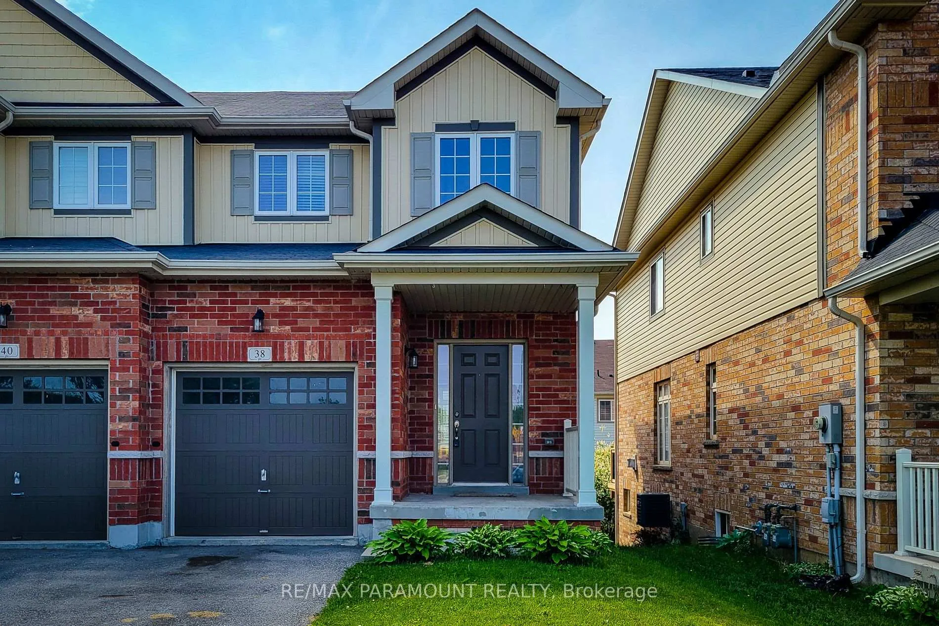 Photo 2 of 38 Gunby Boulevard, Hamilton, Waterdown — HOMEH