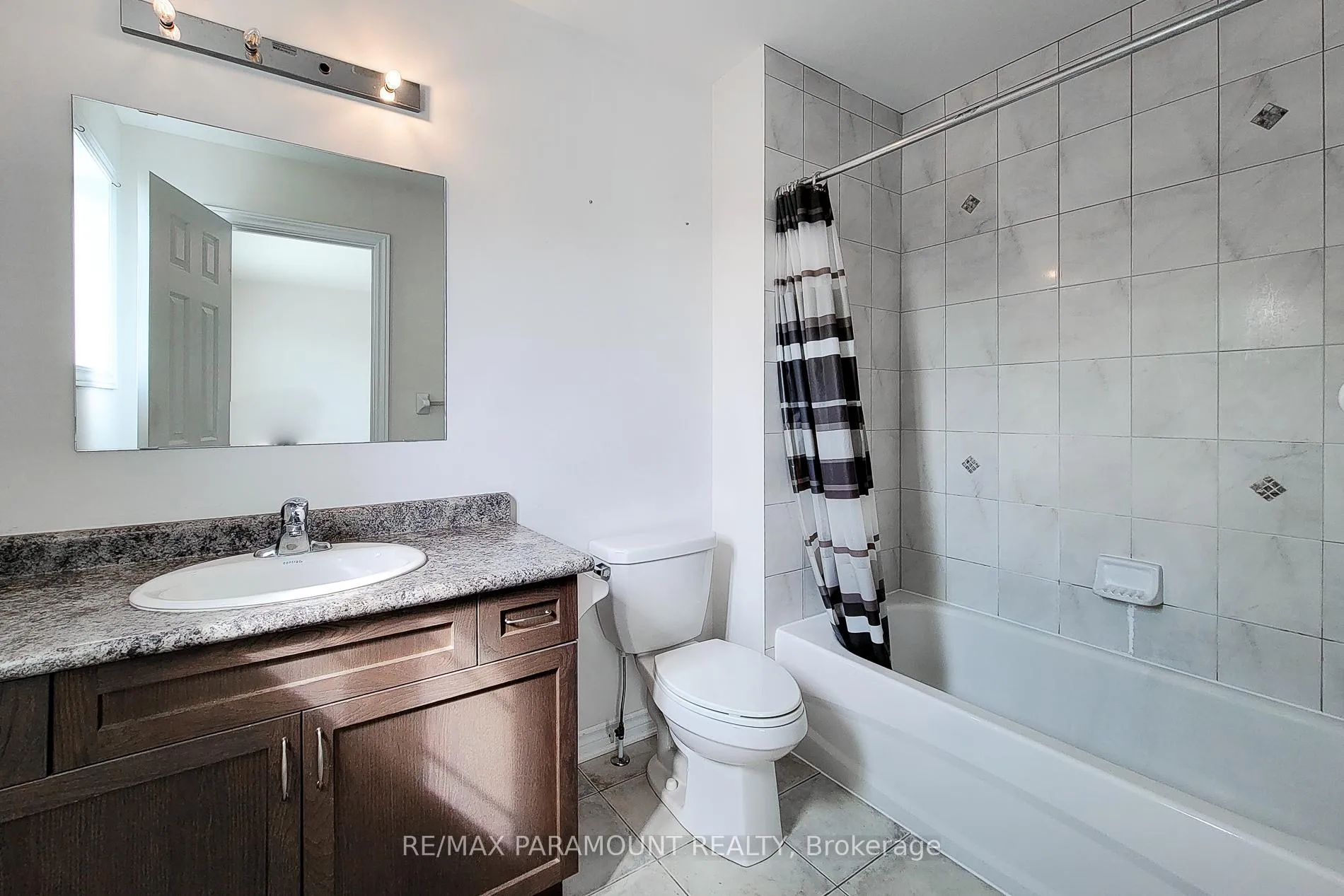 Photo 27 of 38 Gunby Boulevard, Hamilton, Waterdown — HOMEH