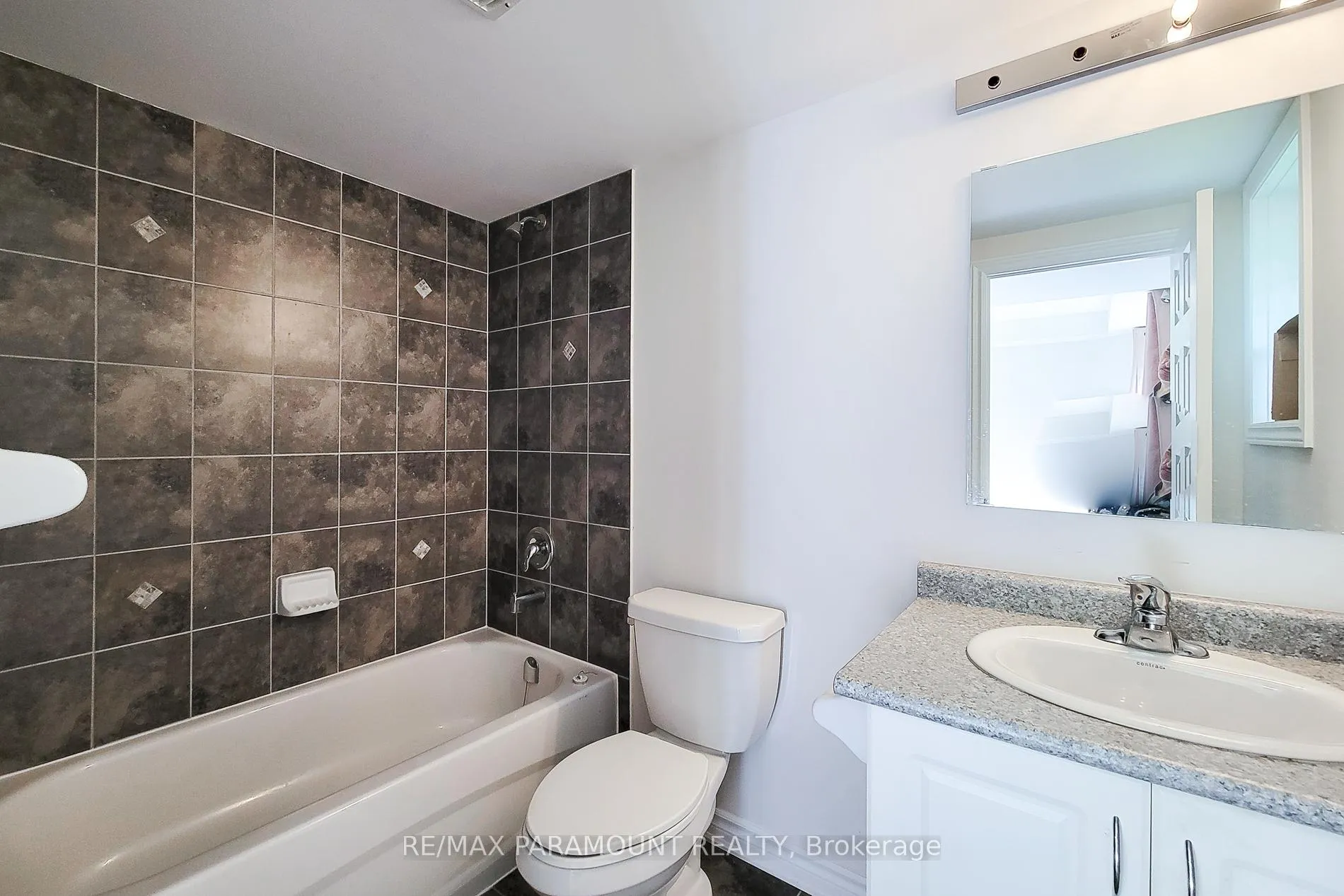 Photo 39 of 38 Gunby Boulevard, Hamilton, Waterdown — HOMEH