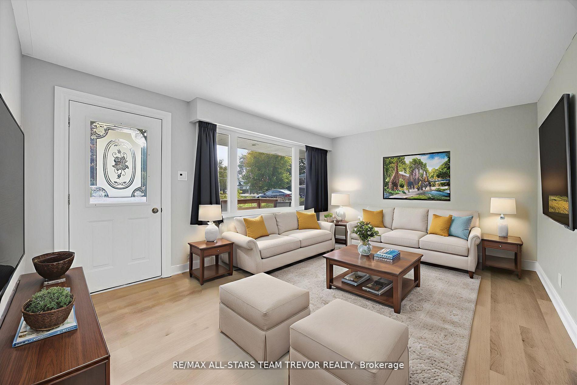 Photo 3 of 26 Metro Road N, Georgina, Keswick North — HOMEH