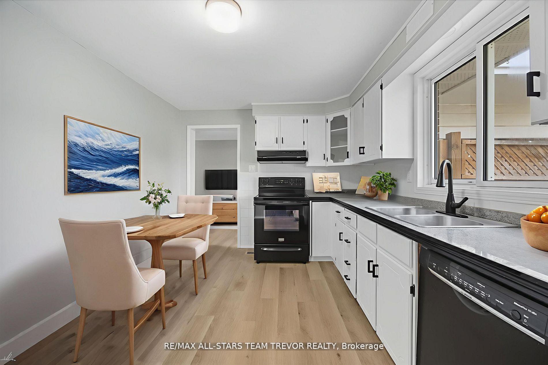 Photo 5 of 26 Metro Road N, Georgina, Keswick North — HOMEH