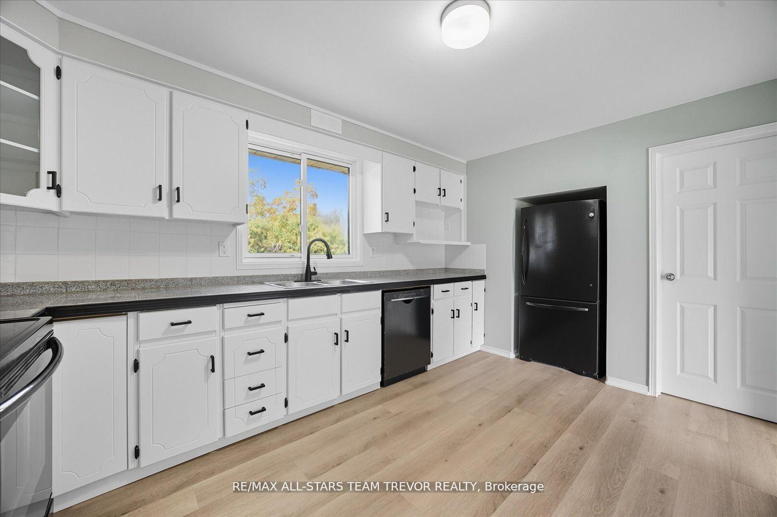 Photo 6 of 26 Metro Road N, Georgina, Keswick North — HOMEH