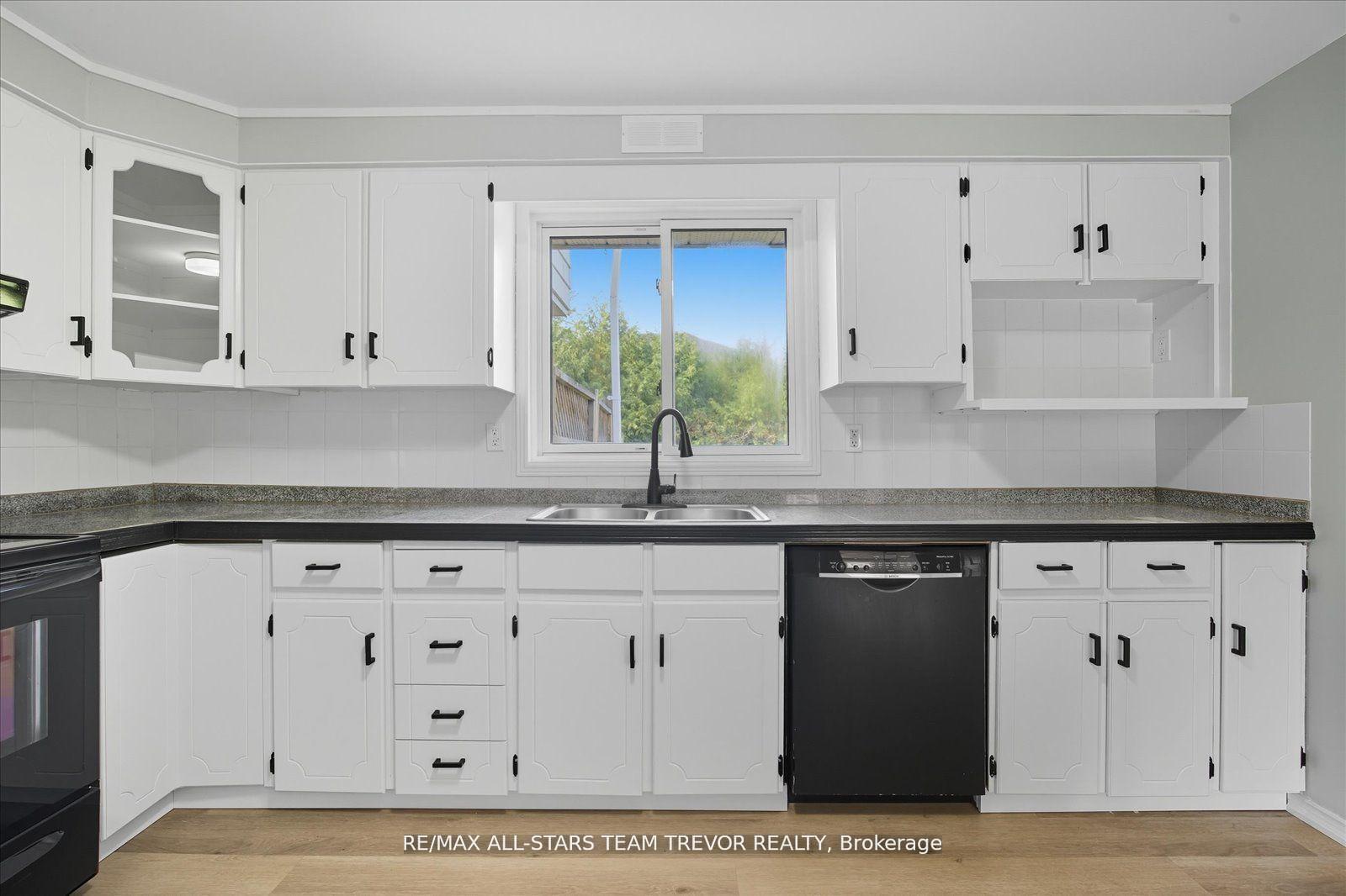 Photo 7 of 26 Metro Road N, Georgina, Keswick North — HOMEH