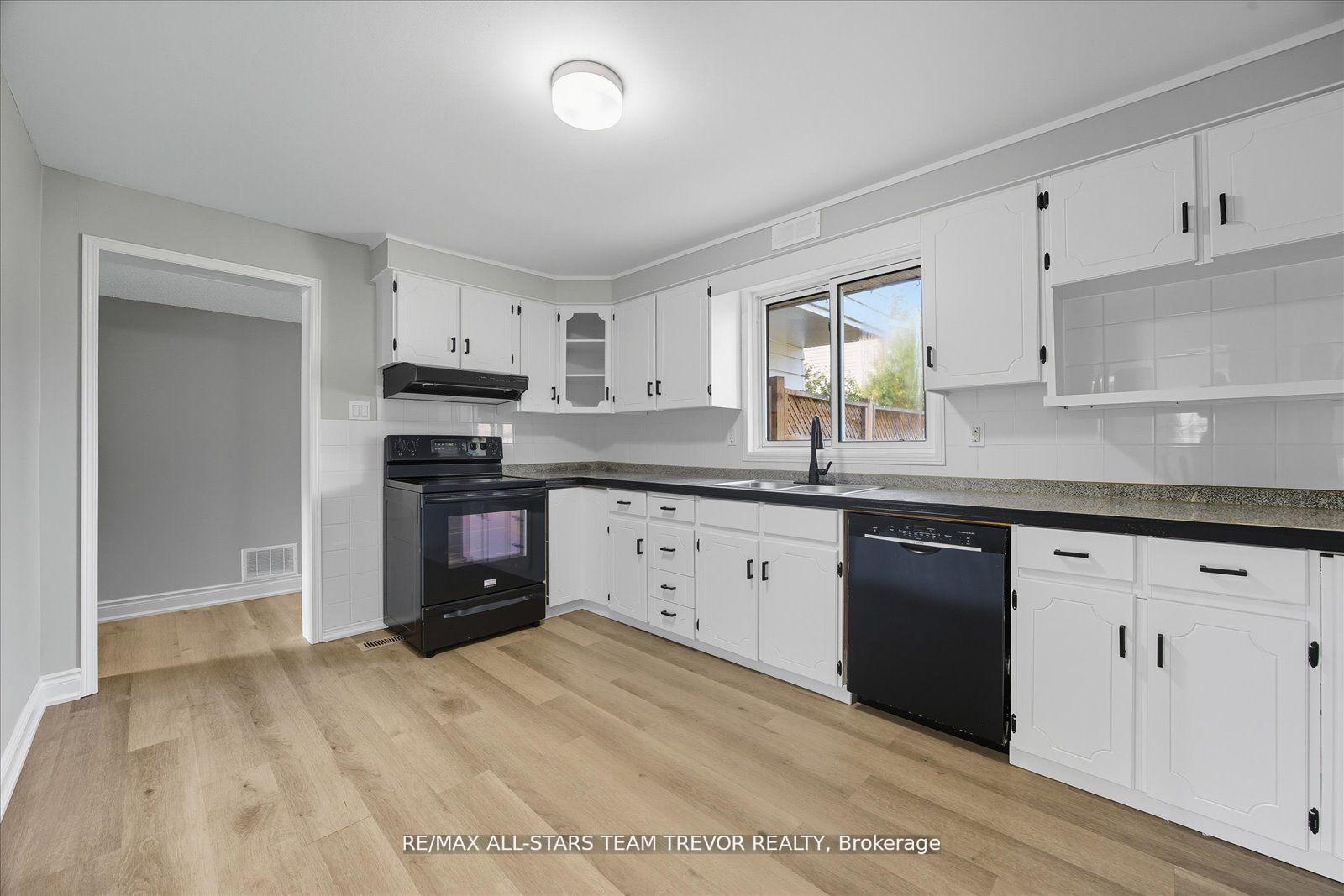 Photo 8 of 26 Metro Road N, Georgina, Keswick North — HOMEH