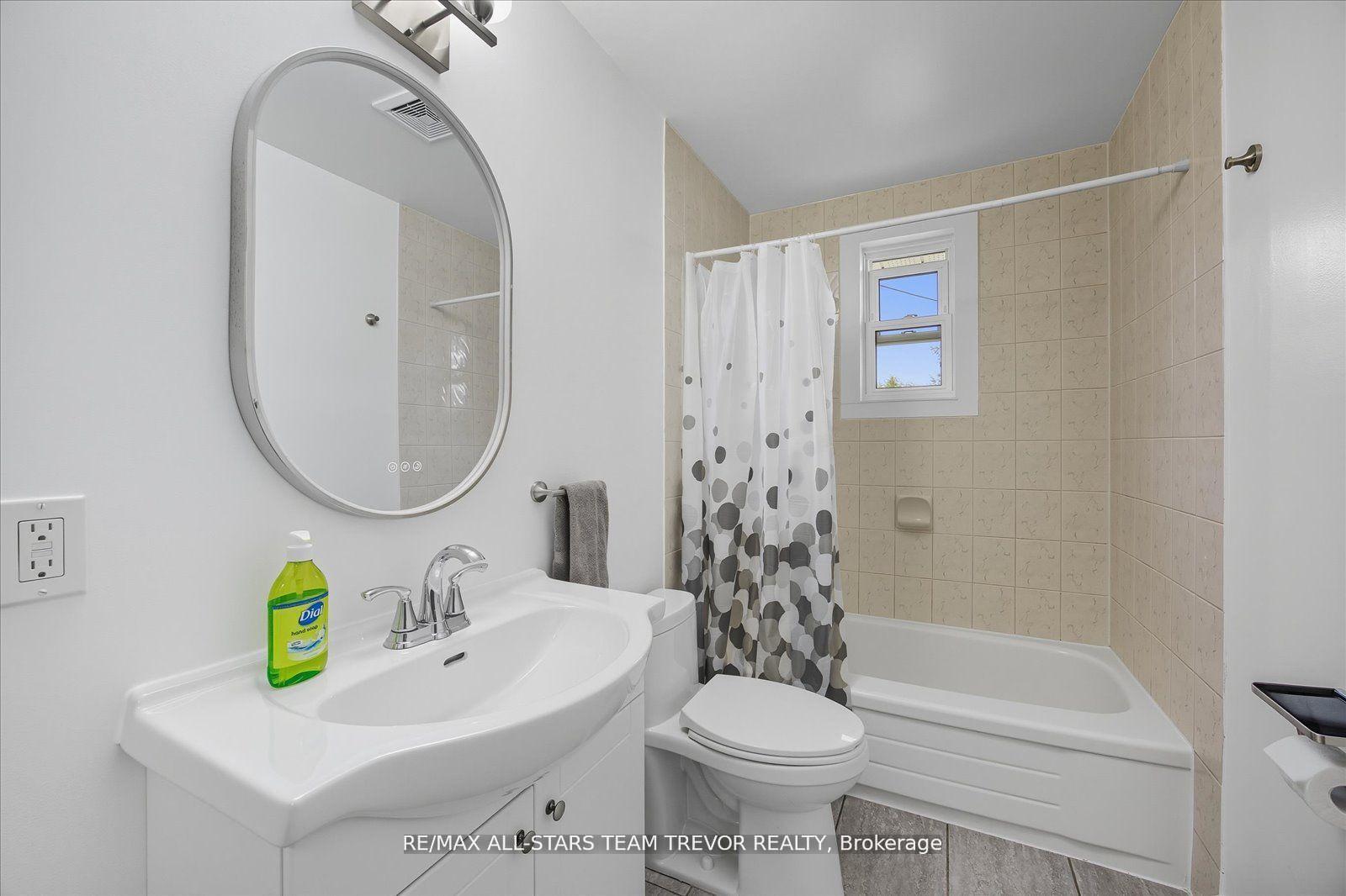 Photo 15 of 26 Metro Road N, Georgina, Keswick North — HOMEH