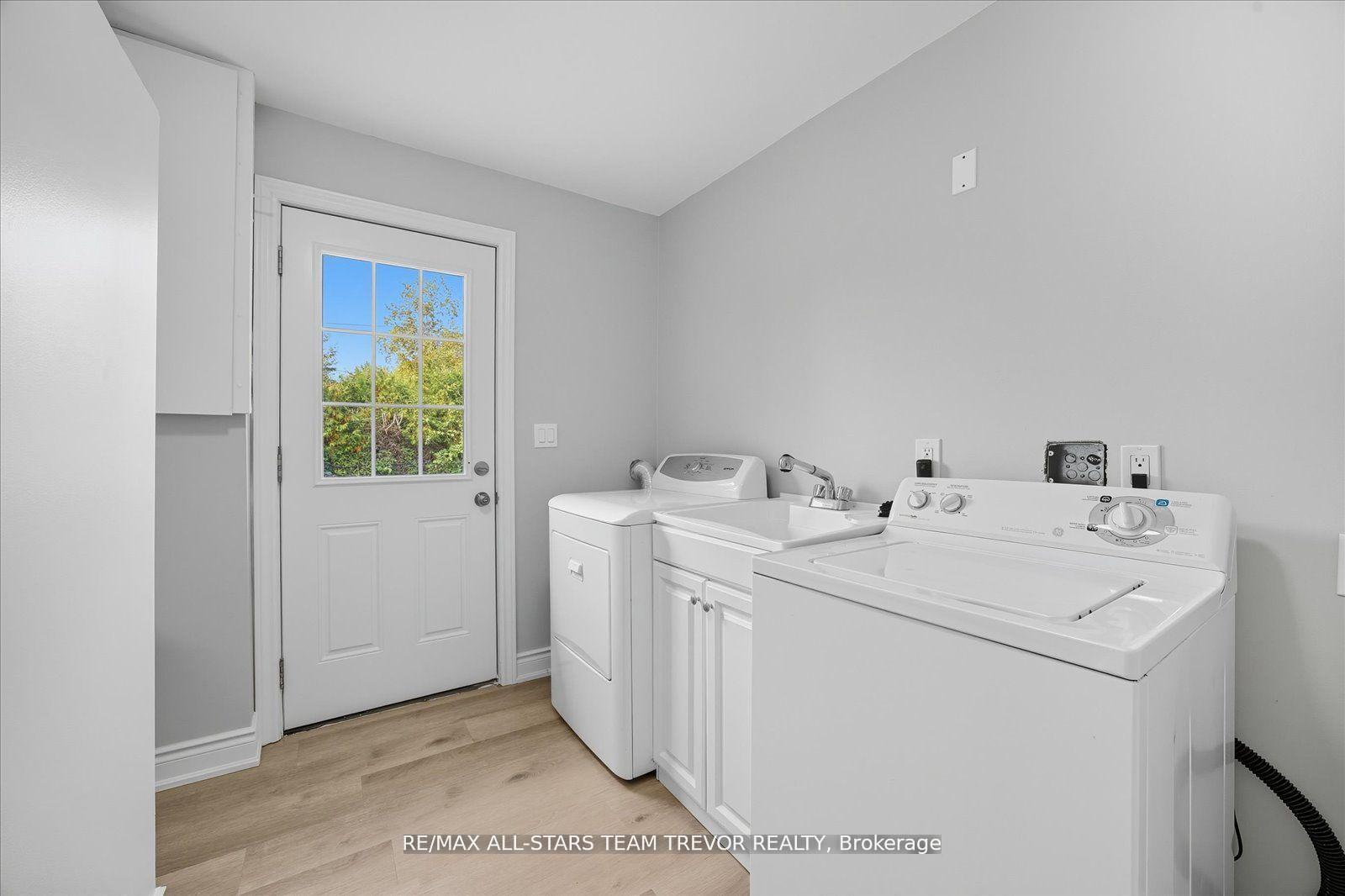 Photo 16 of 26 Metro Road N, Georgina, Keswick North — HOMEH