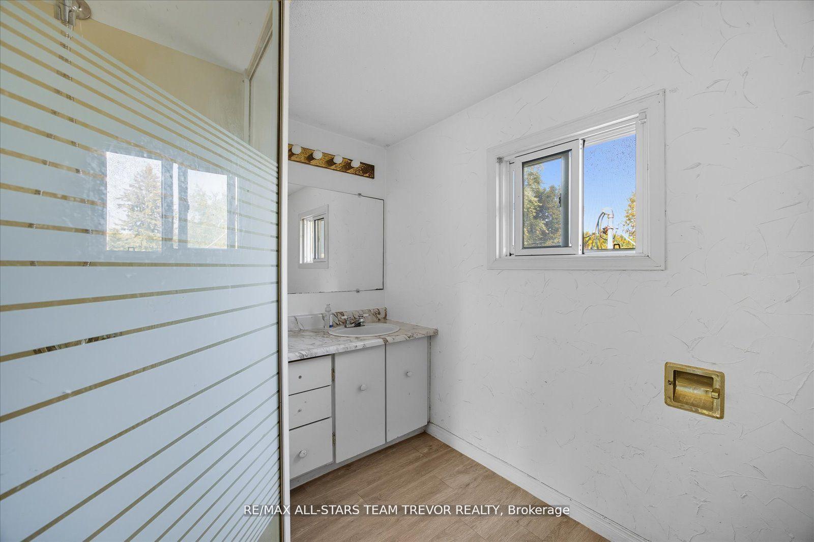 Photo 28 of 26 Metro Road N, Georgina, Keswick North — HOMEH
