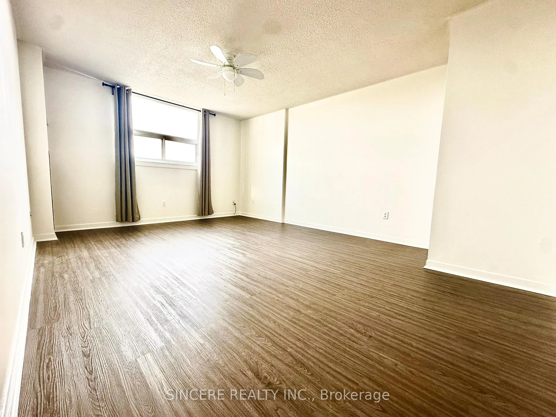 Photo 2 of Unit 803, 7451 Yonge Street, Markham, Thornhill — HOMEH