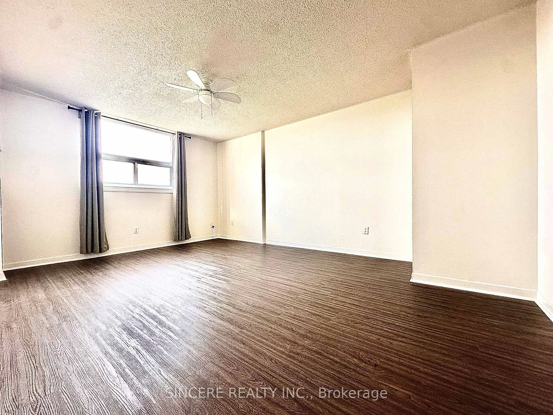 Photo 3 of Unit 803, 7451 Yonge Street, Markham, Thornhill — HOMEH