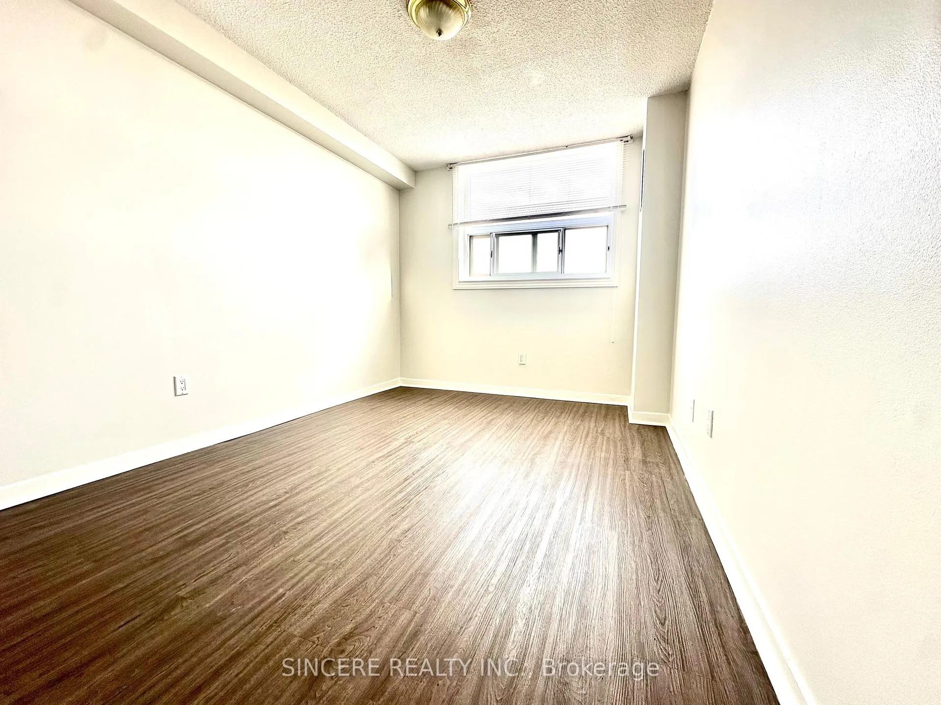 Photo 7 of Unit 803, 7451 Yonge Street, Markham, Thornhill — HOMEH