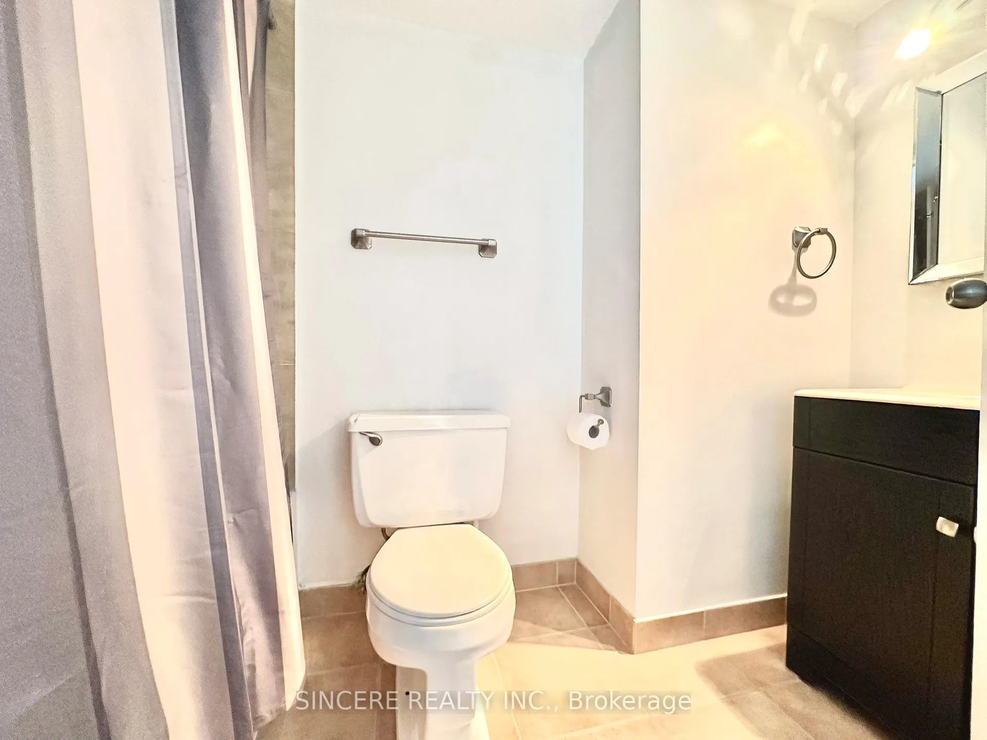 Photo 8 of Unit 803, 7451 Yonge Street, Markham, Thornhill — HOMEH