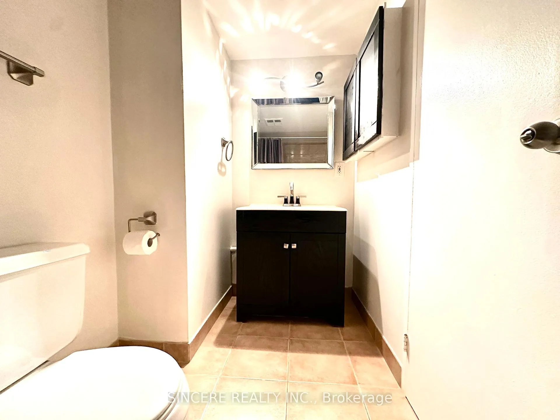 Photo 9 of Unit 803, 7451 Yonge Street, Markham, Thornhill — HOMEH