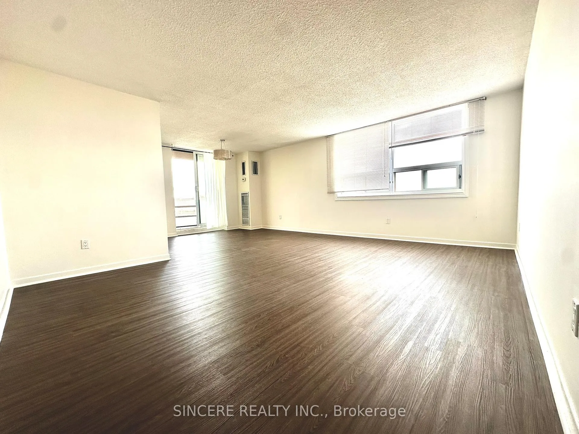 Photo 10 of Unit 803, 7451 Yonge Street, Markham, Thornhill — HOMEH