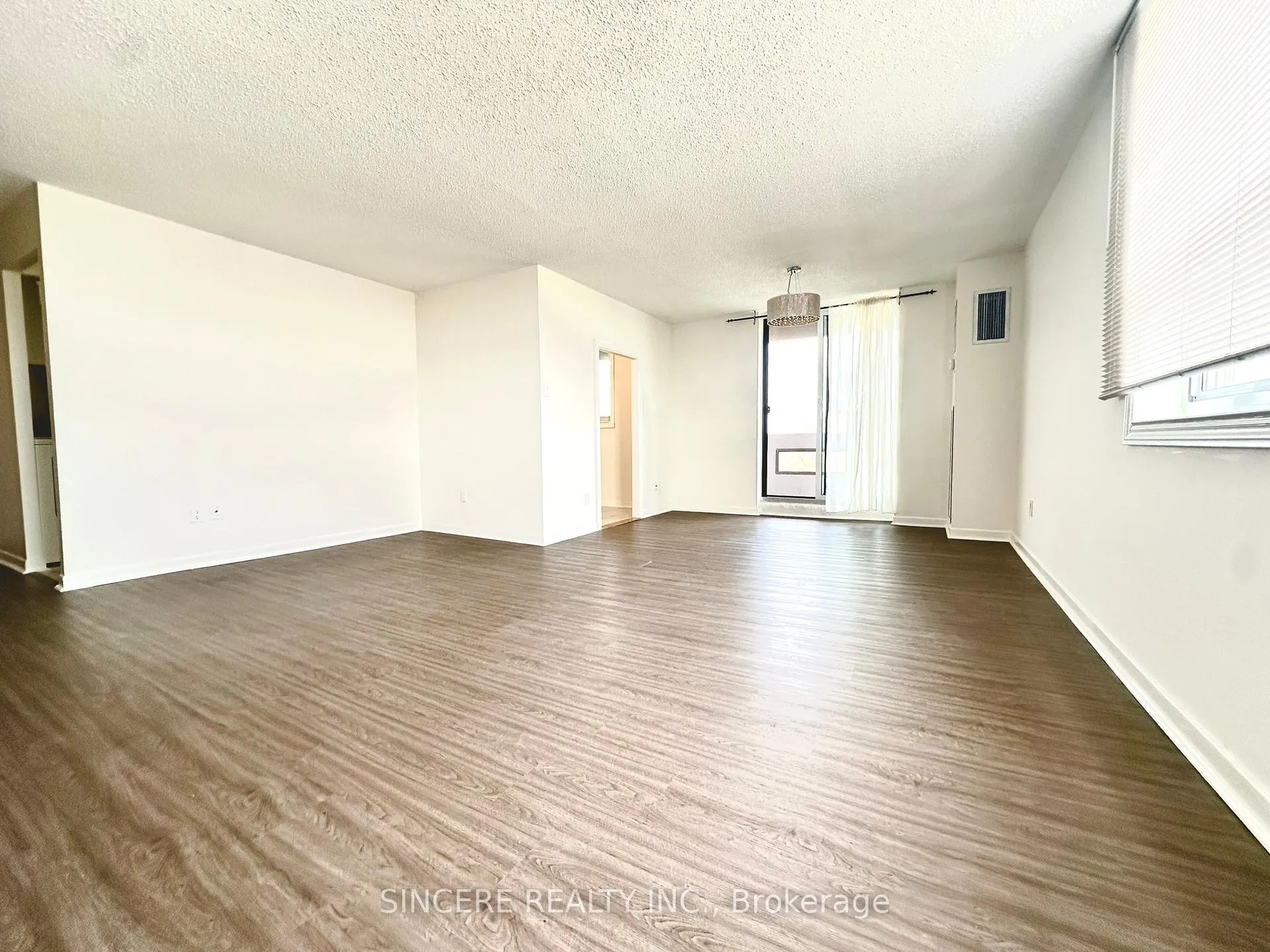 Photo 11 of Unit 803, 7451 Yonge Street, Markham, Thornhill — HOMEH