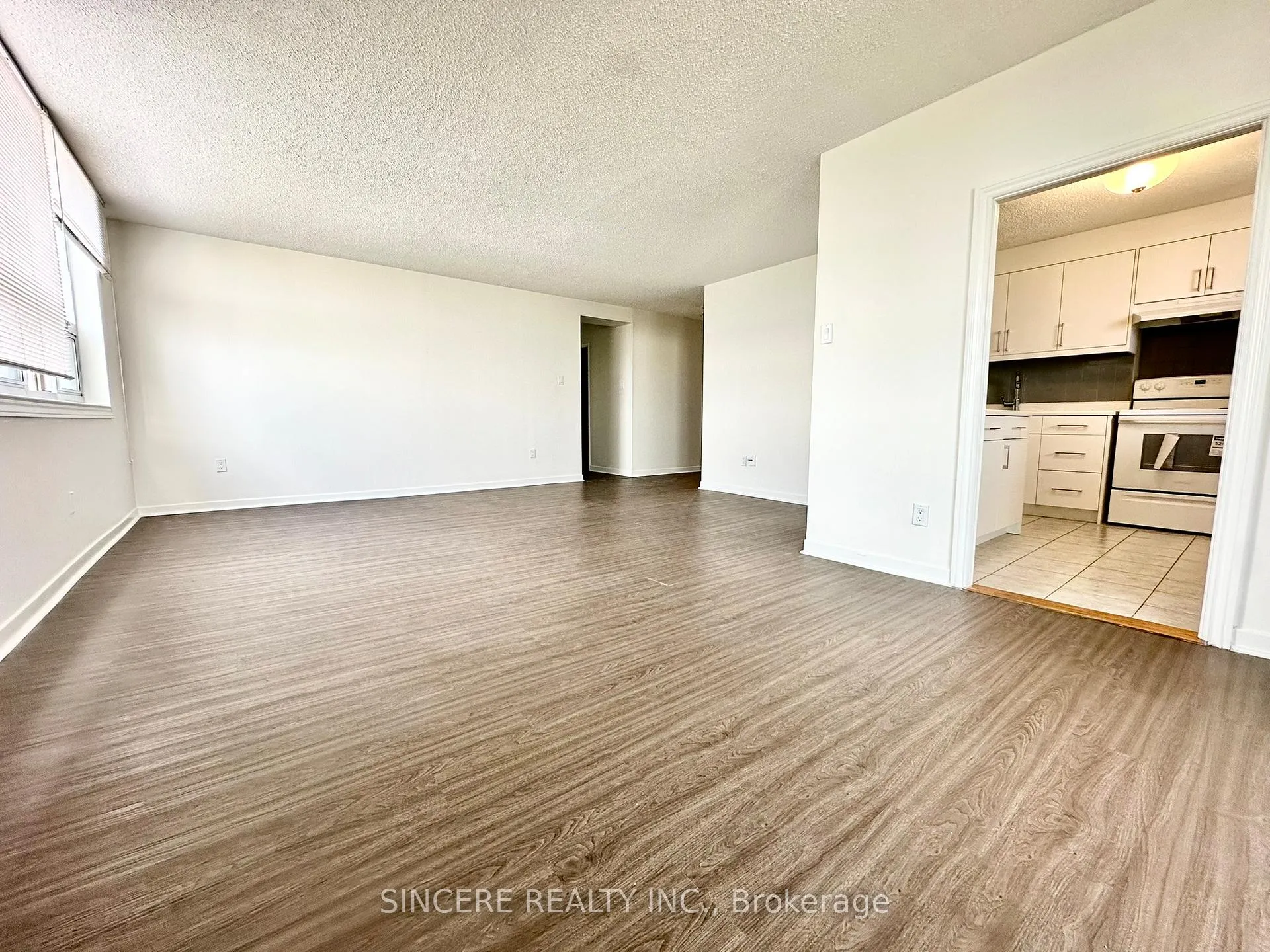Photo 12 of Unit 803, 7451 Yonge Street, Markham, Thornhill — HOMEH