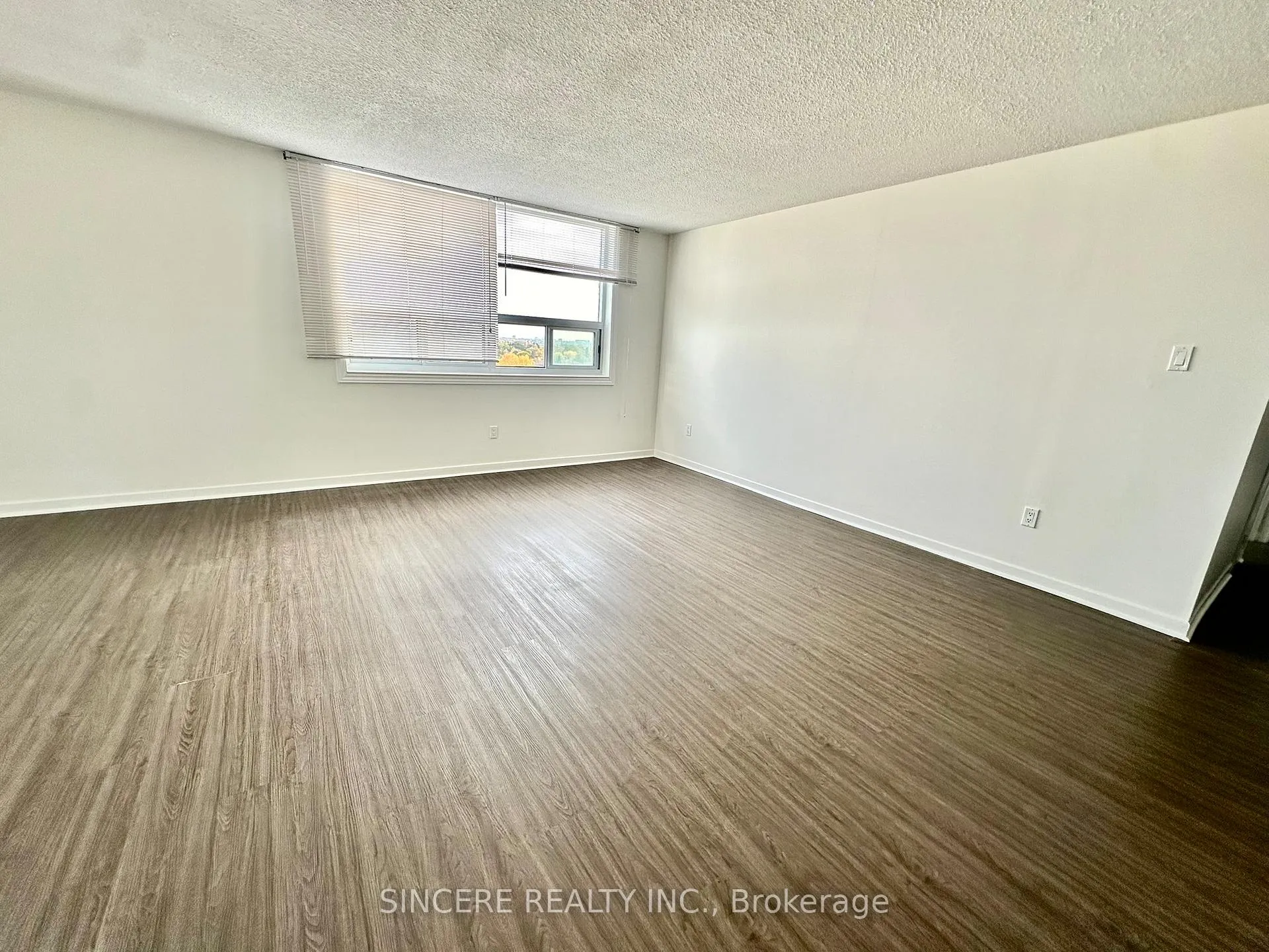 Photo 13 of Unit 803, 7451 Yonge Street, Markham, Thornhill — HOMEH