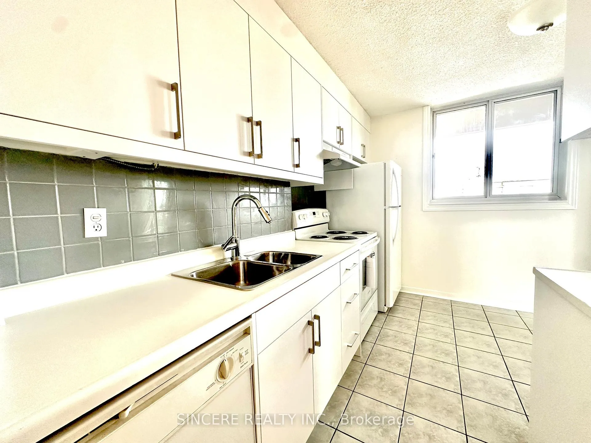Photo 16 of Unit 803, 7451 Yonge Street, Markham, Thornhill — HOMEH