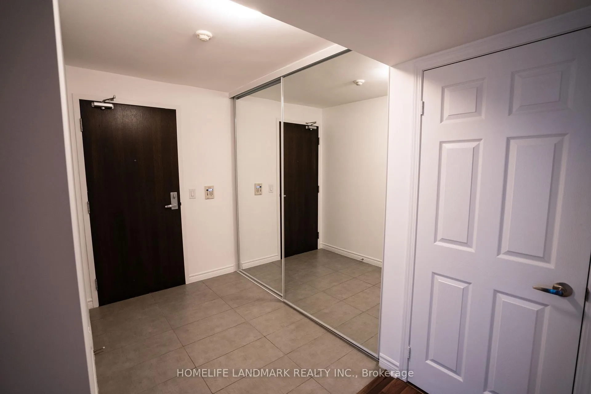 Photo 6 of Unit 2315, 19 Grand Trunk Crescent, Toronto, Waterfront Communities — HOMEH