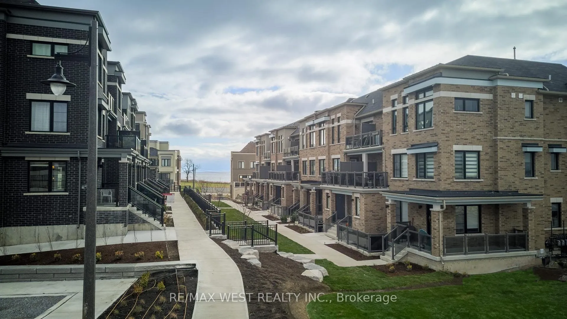Photo 2 of Unit A, 31A Lookout Drive, Clarington, Bowmanville — HOMEH