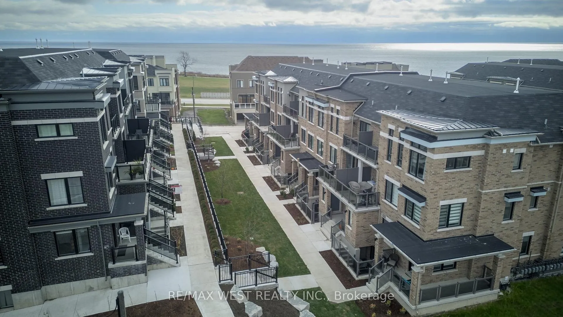 Photo 3 of Unit A, 31A Lookout Drive, Clarington, Bowmanville — HOMEH