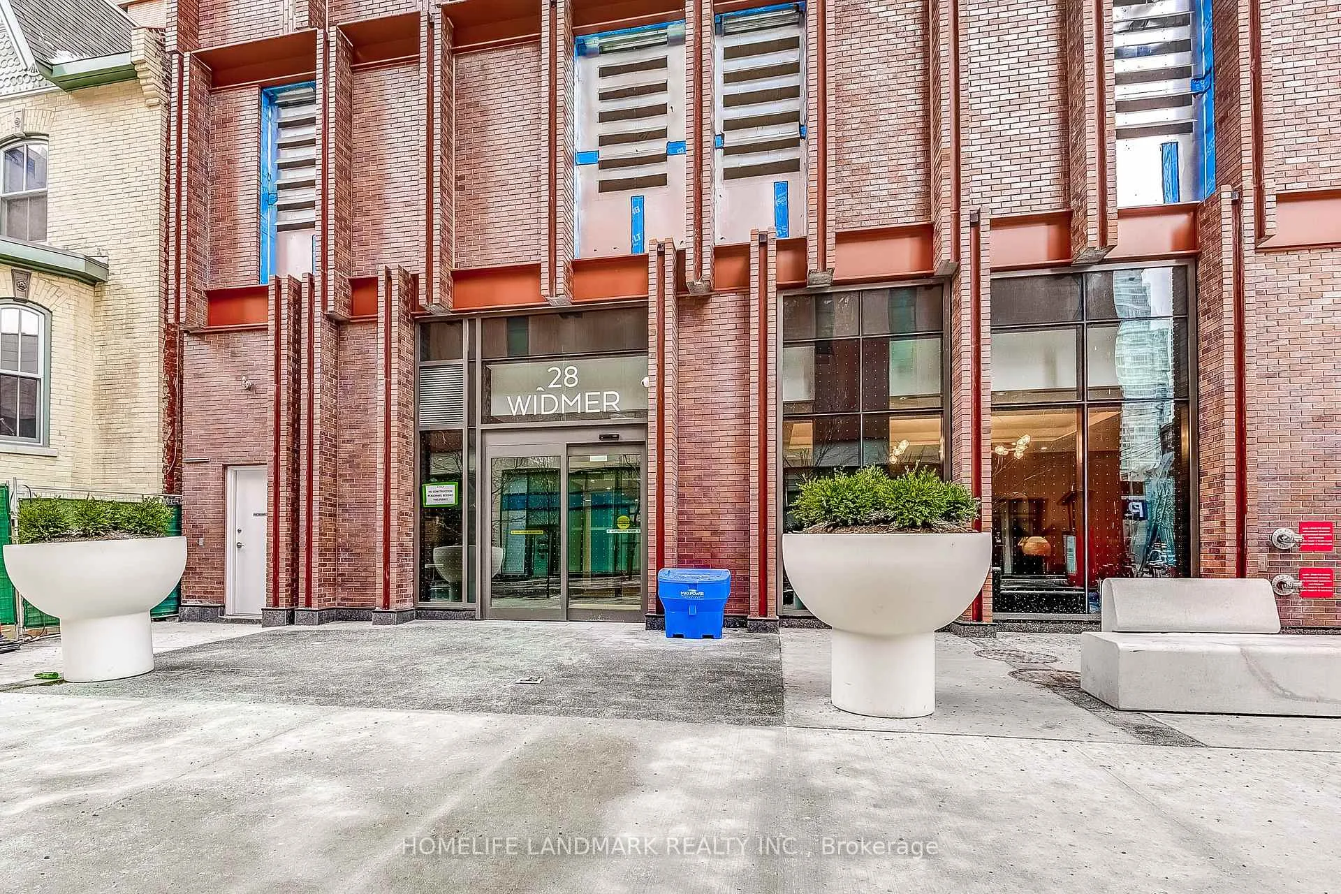 Photo 1 of 28 Widmer 4523 Street S, Toronto, Waterfront Communities — HOMEH
