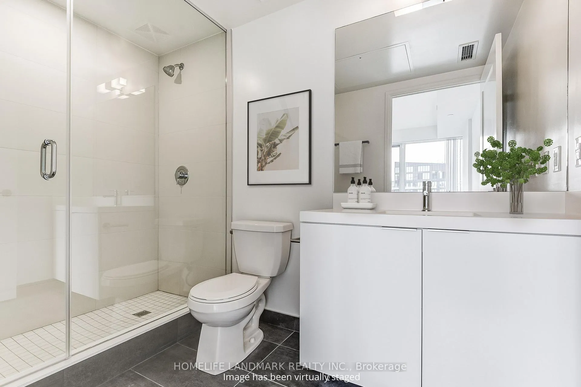 Photo 3 of 28 Widmer 4523 Street S, Toronto, Waterfront Communities — HOMEH