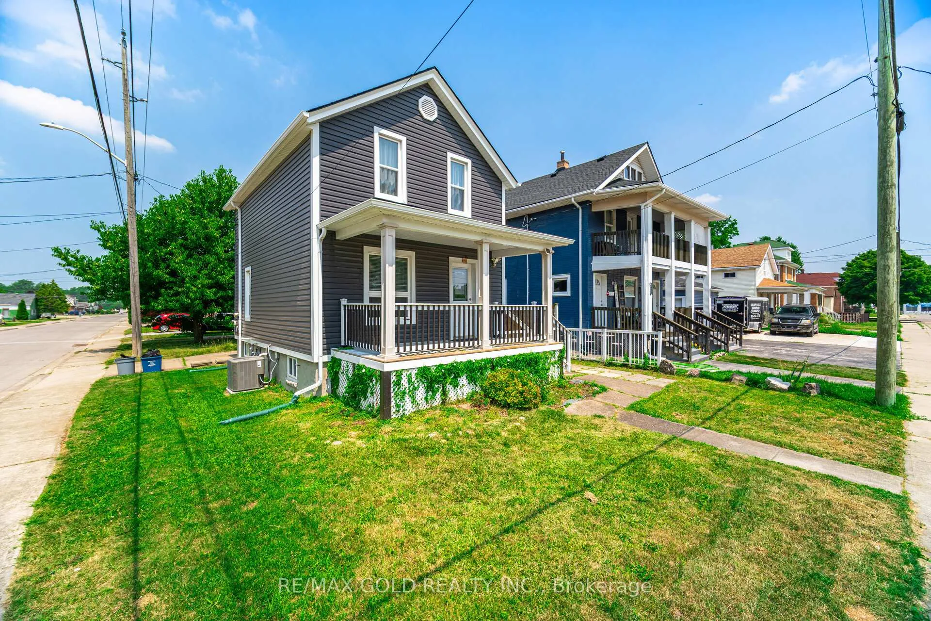 Photo 5 of 4945 Maple Street, Niagara Falls, Cherrywood — HOMEH