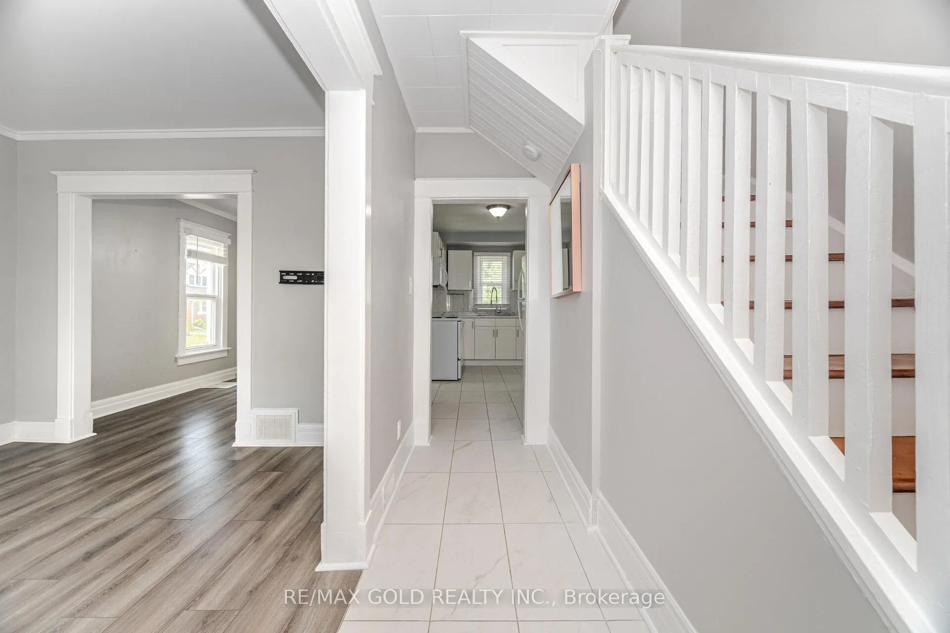 Photo 11 of 4945 Maple Street, Niagara Falls, Cherrywood — HOMEH