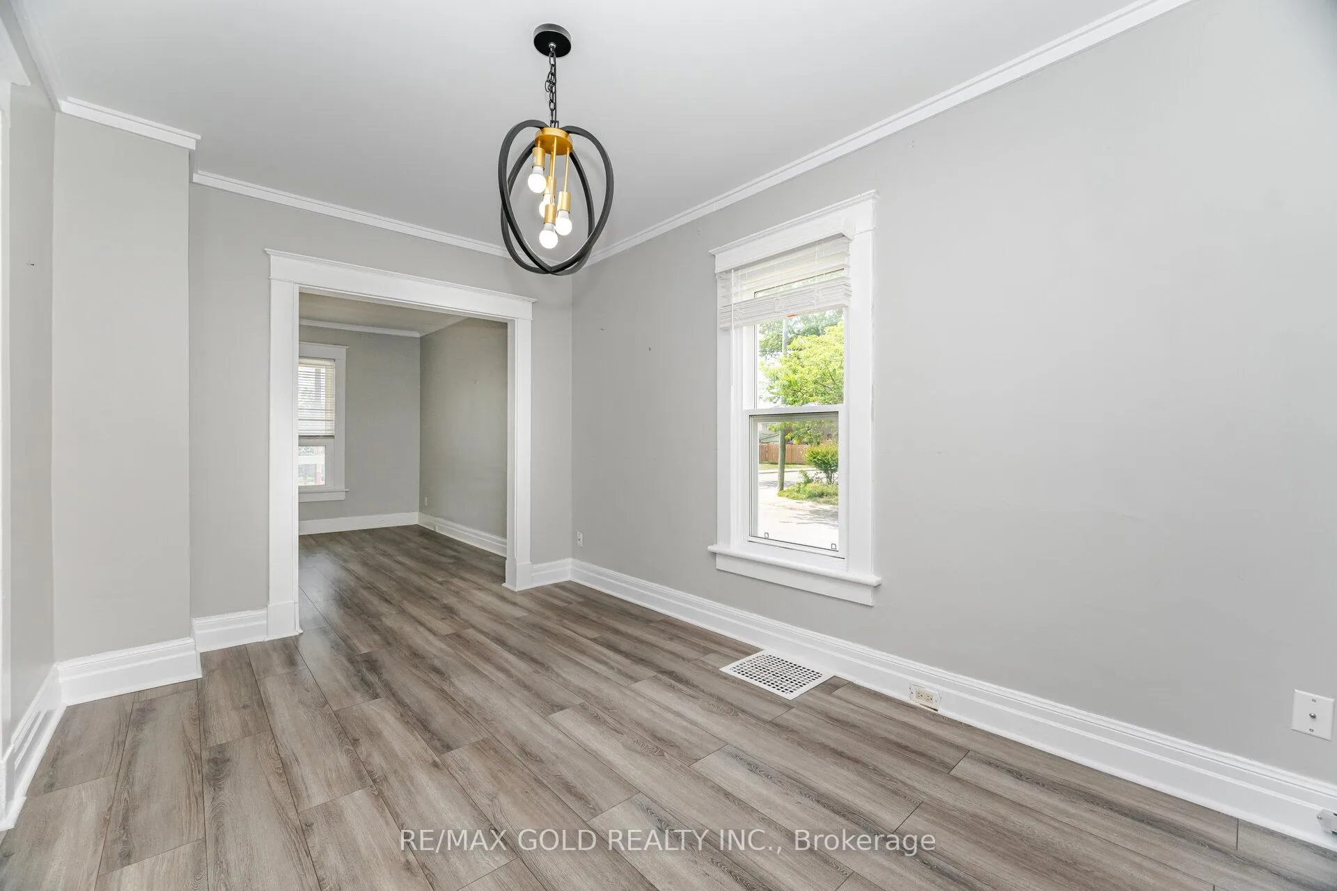 Photo 16 of 4945 Maple Street, Niagara Falls, Cherrywood — HOMEH