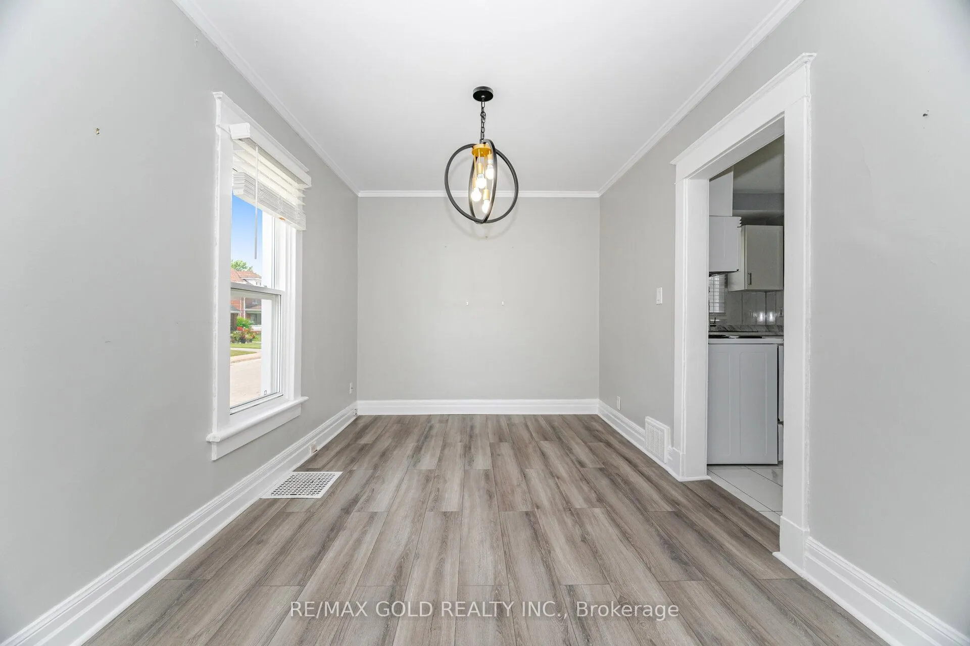 Photo 17 of 4945 Maple Street, Niagara Falls, Cherrywood — HOMEH
