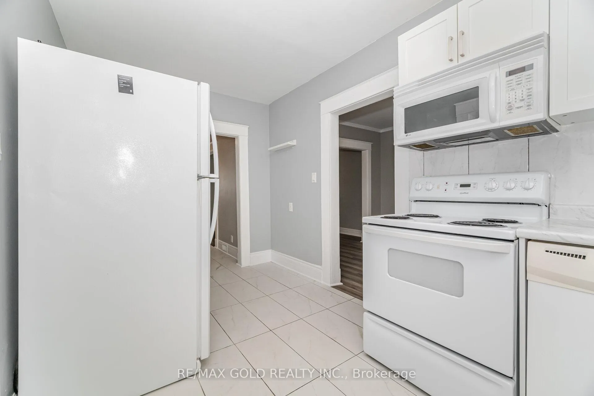 Photo 19 of 4945 Maple Street, Niagara Falls, Cherrywood — HOMEH