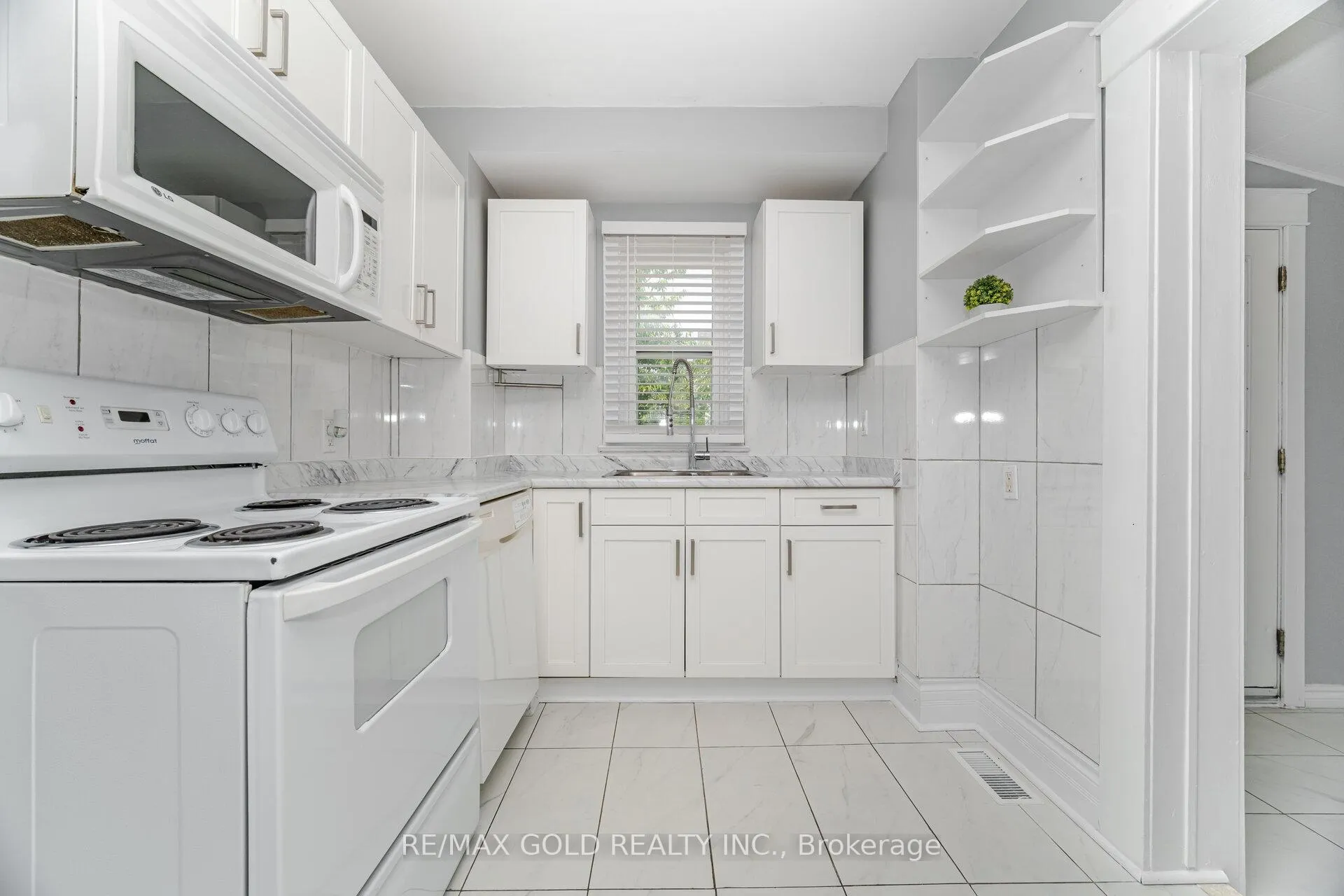 Photo 21 of 4945 Maple Street, Niagara Falls, Cherrywood — HOMEH