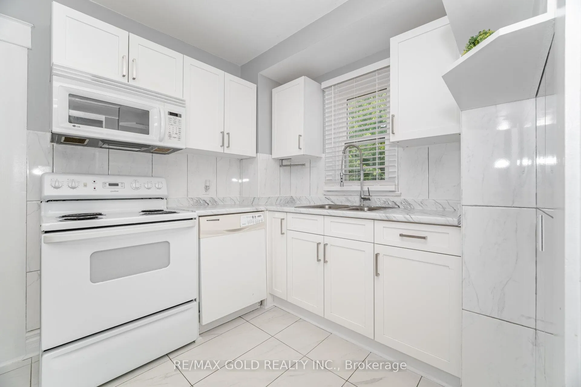 Photo 22 of 4945 Maple Street, Niagara Falls, Cherrywood — HOMEH