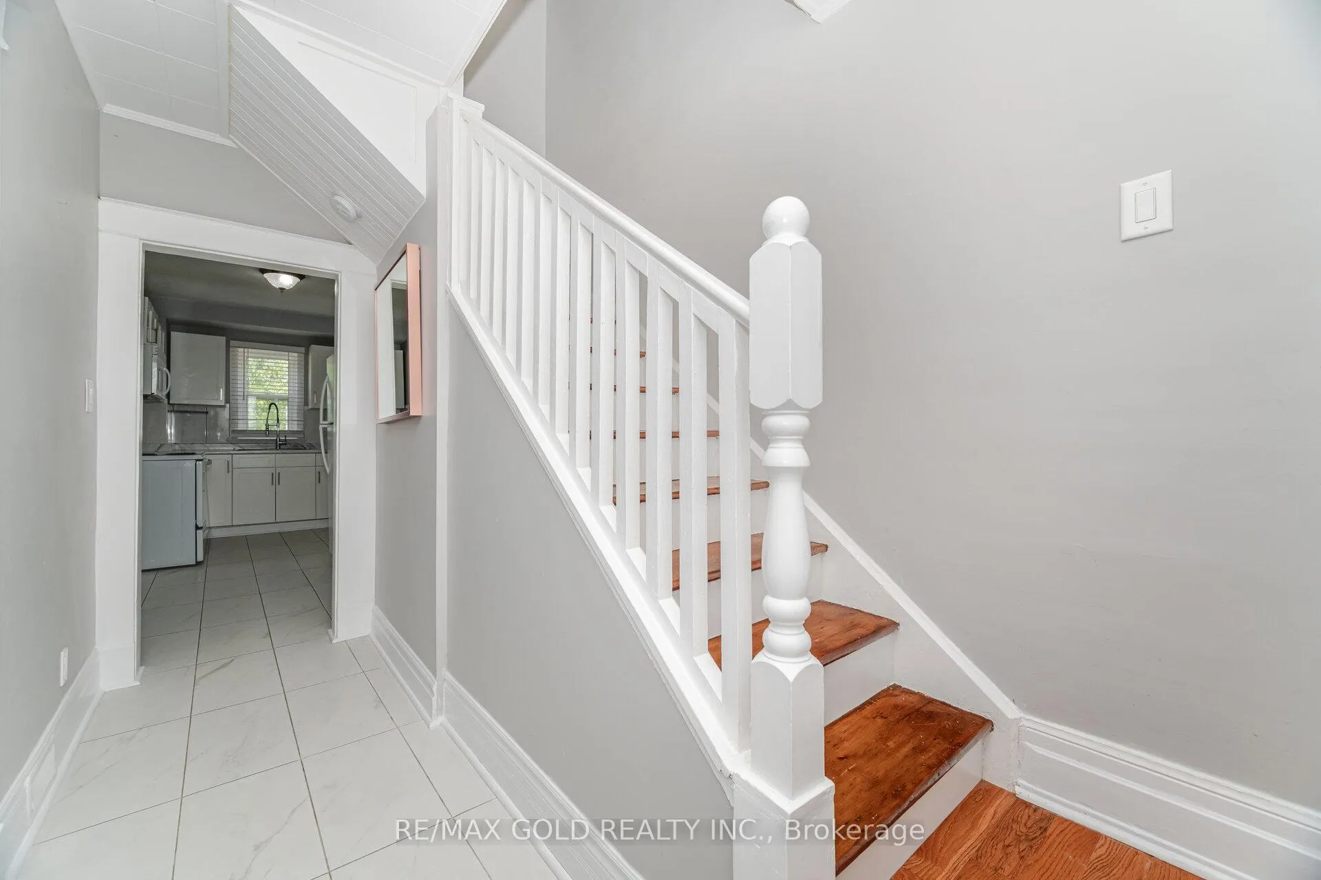 Photo 25 of 4945 Maple Street, Niagara Falls, Cherrywood — HOMEH