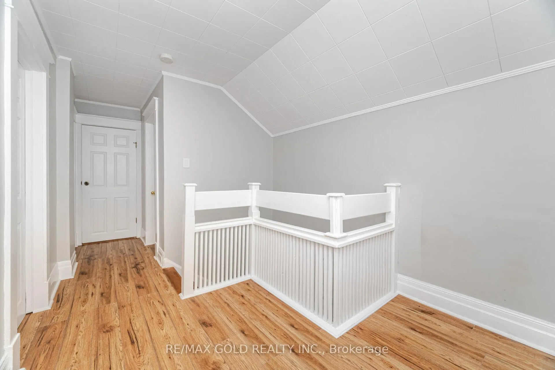 Photo 26 of 4945 Maple Street, Niagara Falls, Cherrywood — HOMEH