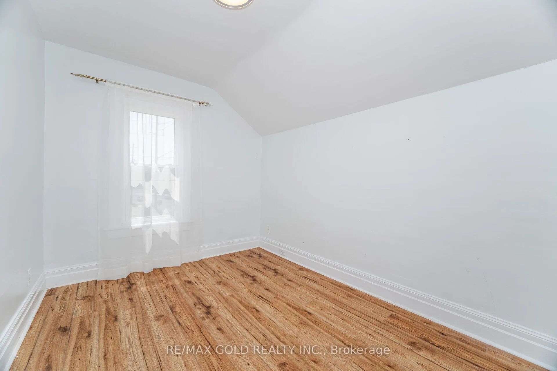 Photo 28 of 4945 Maple Street, Niagara Falls, Cherrywood — HOMEH