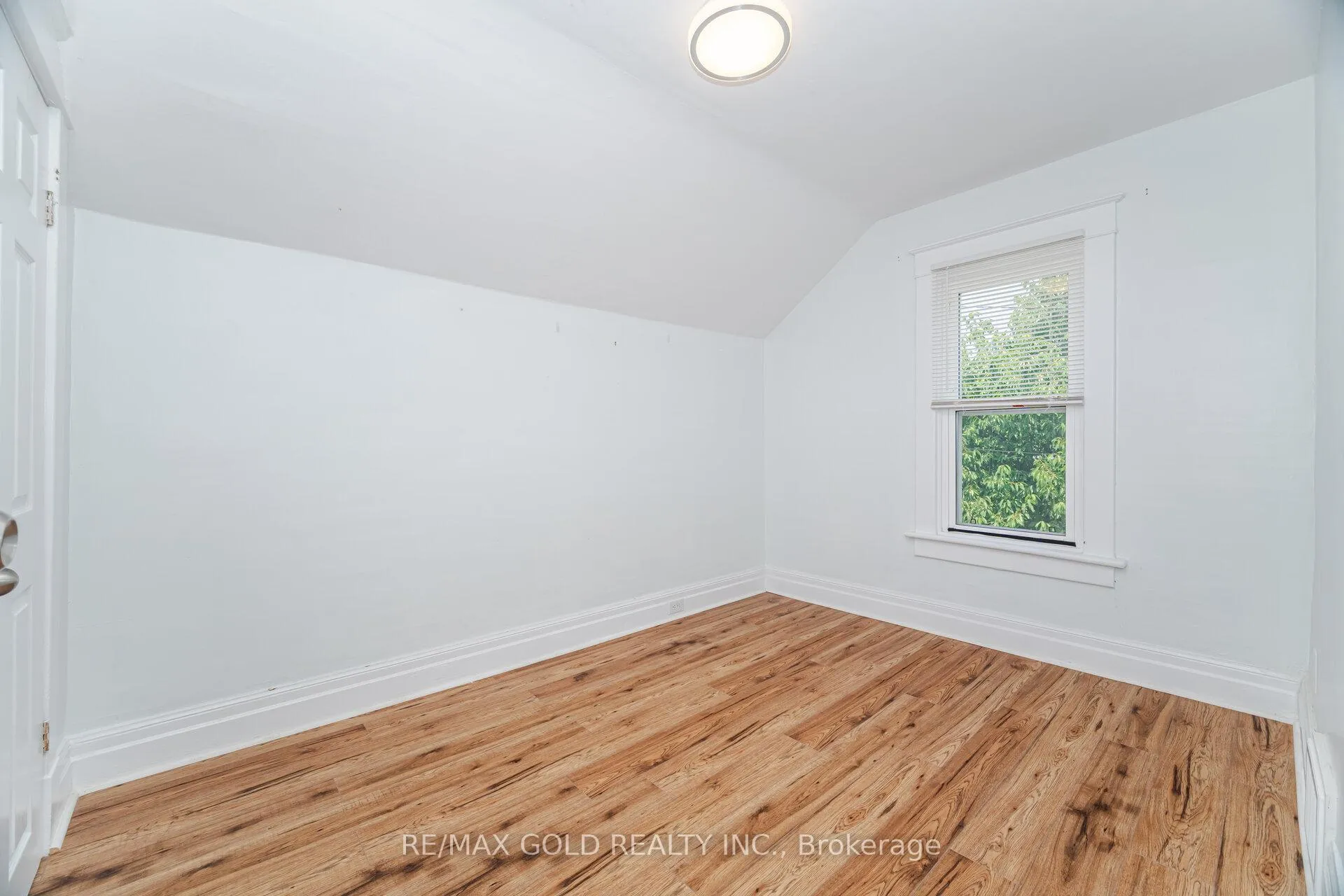 Photo 30 of 4945 Maple Street, Niagara Falls, Cherrywood — HOMEH