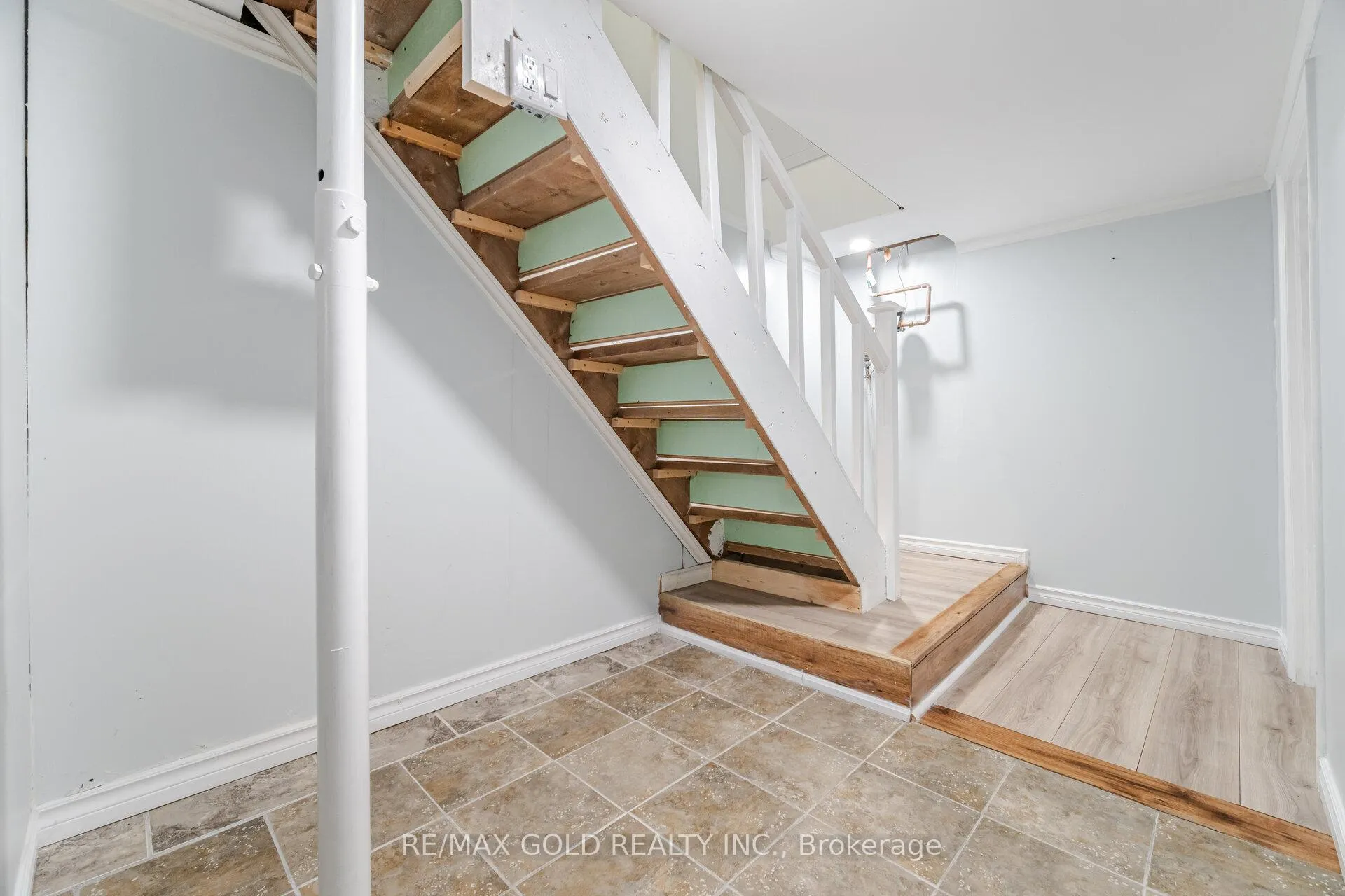Photo 35 of 4945 Maple Street, Niagara Falls, Cherrywood — HOMEH