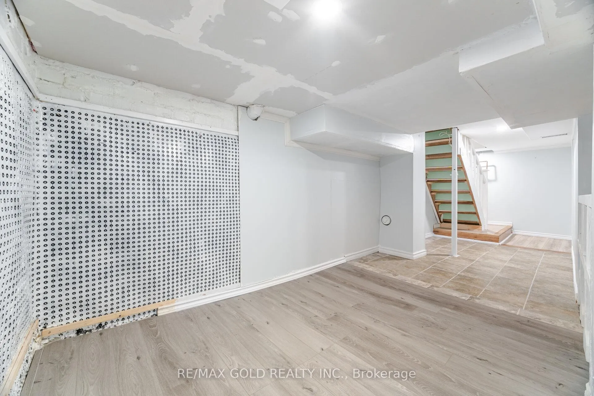 Photo 37 of 4945 Maple Street, Niagara Falls, Cherrywood — HOMEH