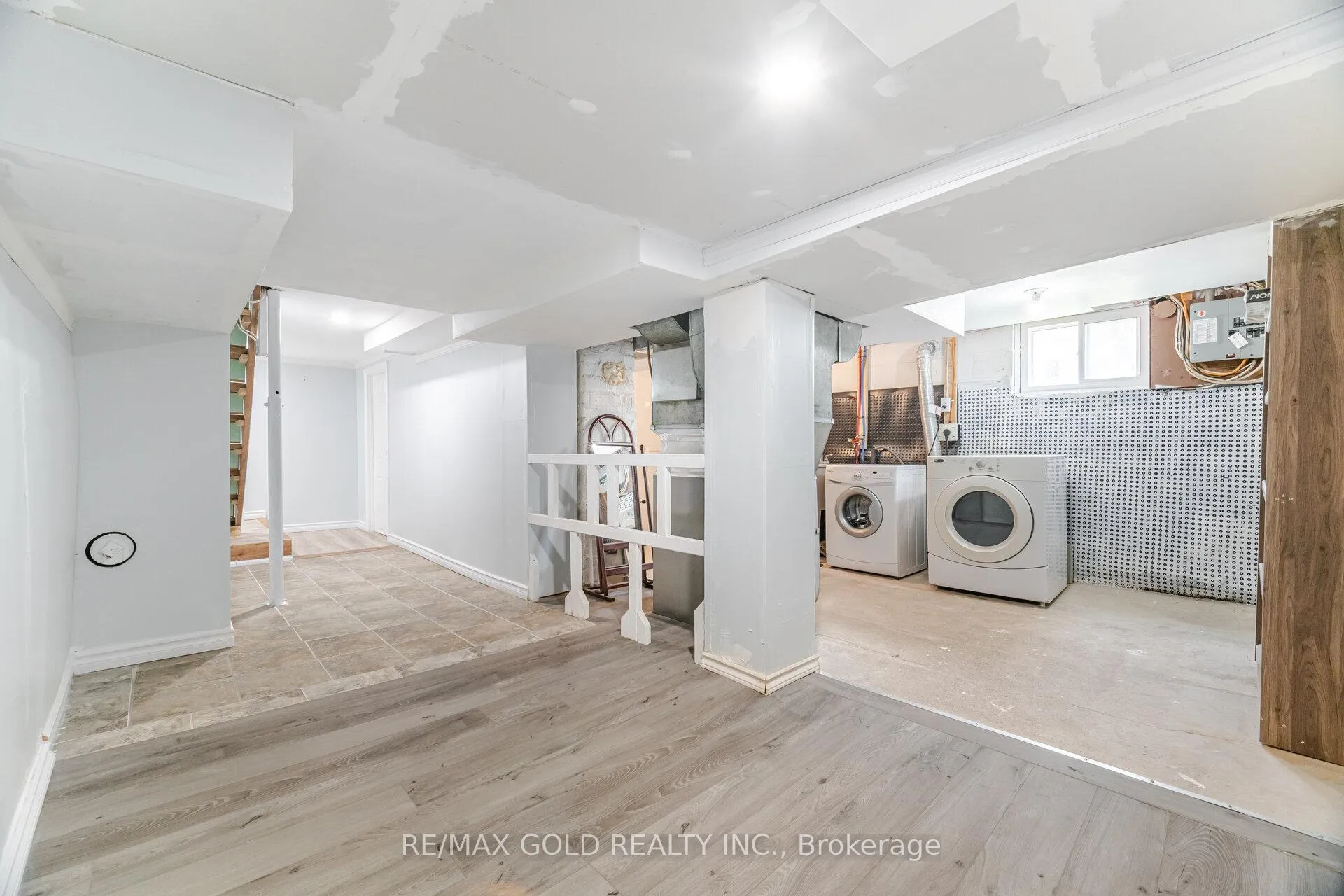 Photo 38 of 4945 Maple Street, Niagara Falls, Cherrywood — HOMEH