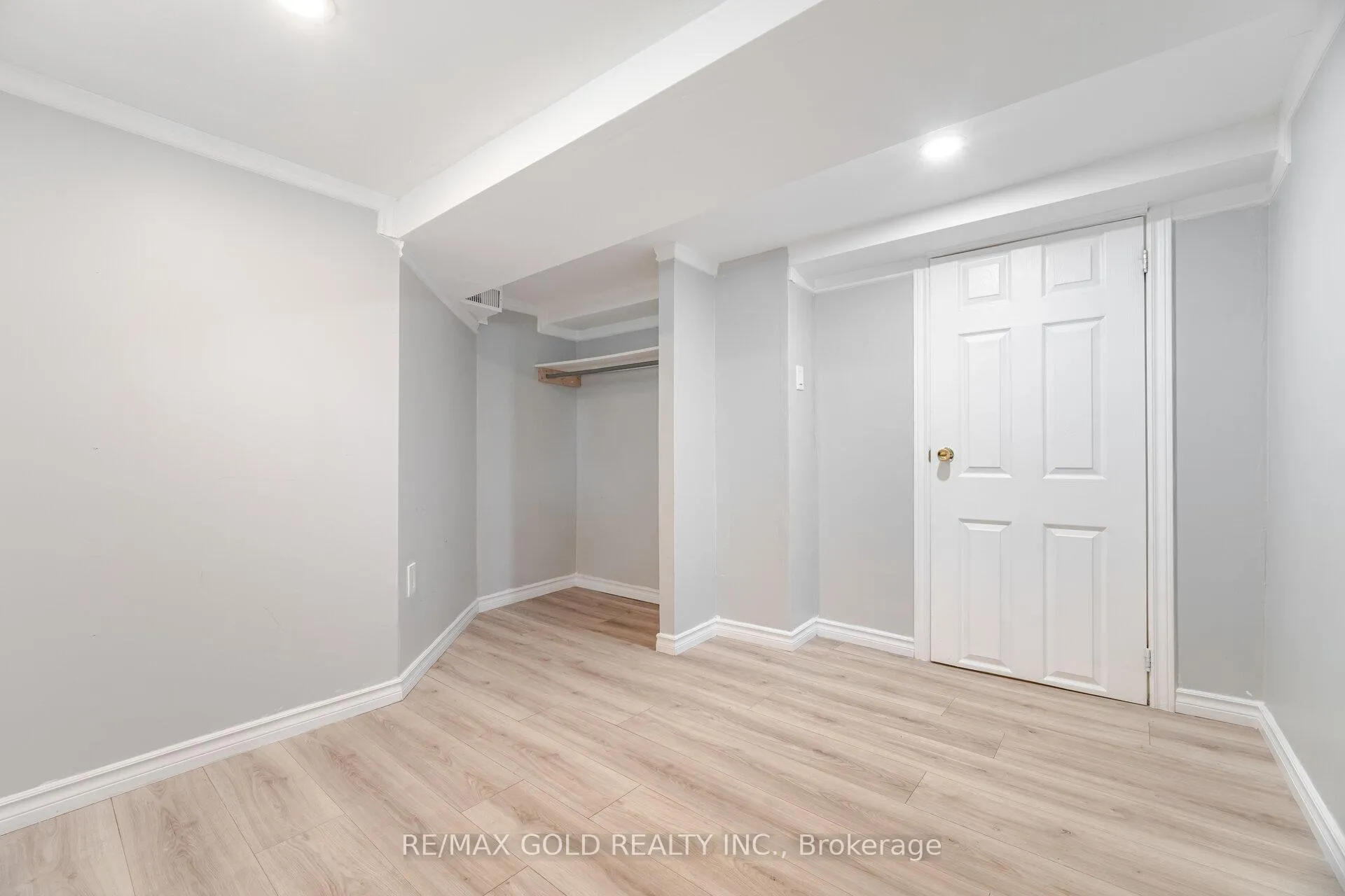 Photo 40 of 4945 Maple Street, Niagara Falls, Cherrywood — HOMEH